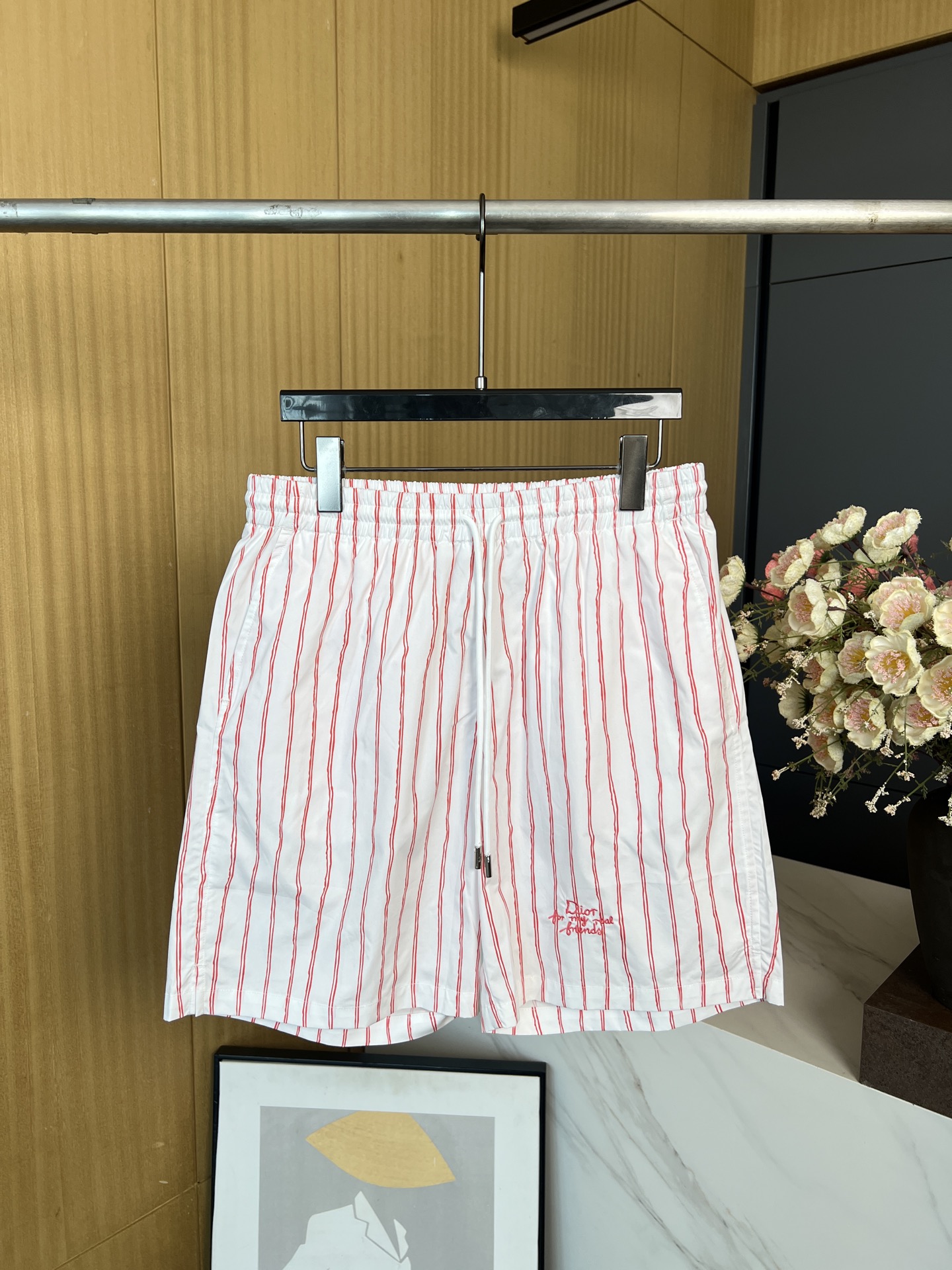 NO:434888,Men's Dior Spring and Summer New Style Vertical Woven Shorts, Three-dimensional Cut Overall Vertical Wire Body, Left Pocket Brand Embroidered Letters, Fabric Comfortable and Breathable, Casual Style Number S MLXL,,dior,shorts,alexander wang19860909男款Dior 春夏新款 竖纹梭织短裤、立体剪裁整体竖纹加身、左边口袋品牌刺绣字母、面料舒适透气、休闲版型 码数S MLXL,,dior,shorts,alexander wang,Women's clothing