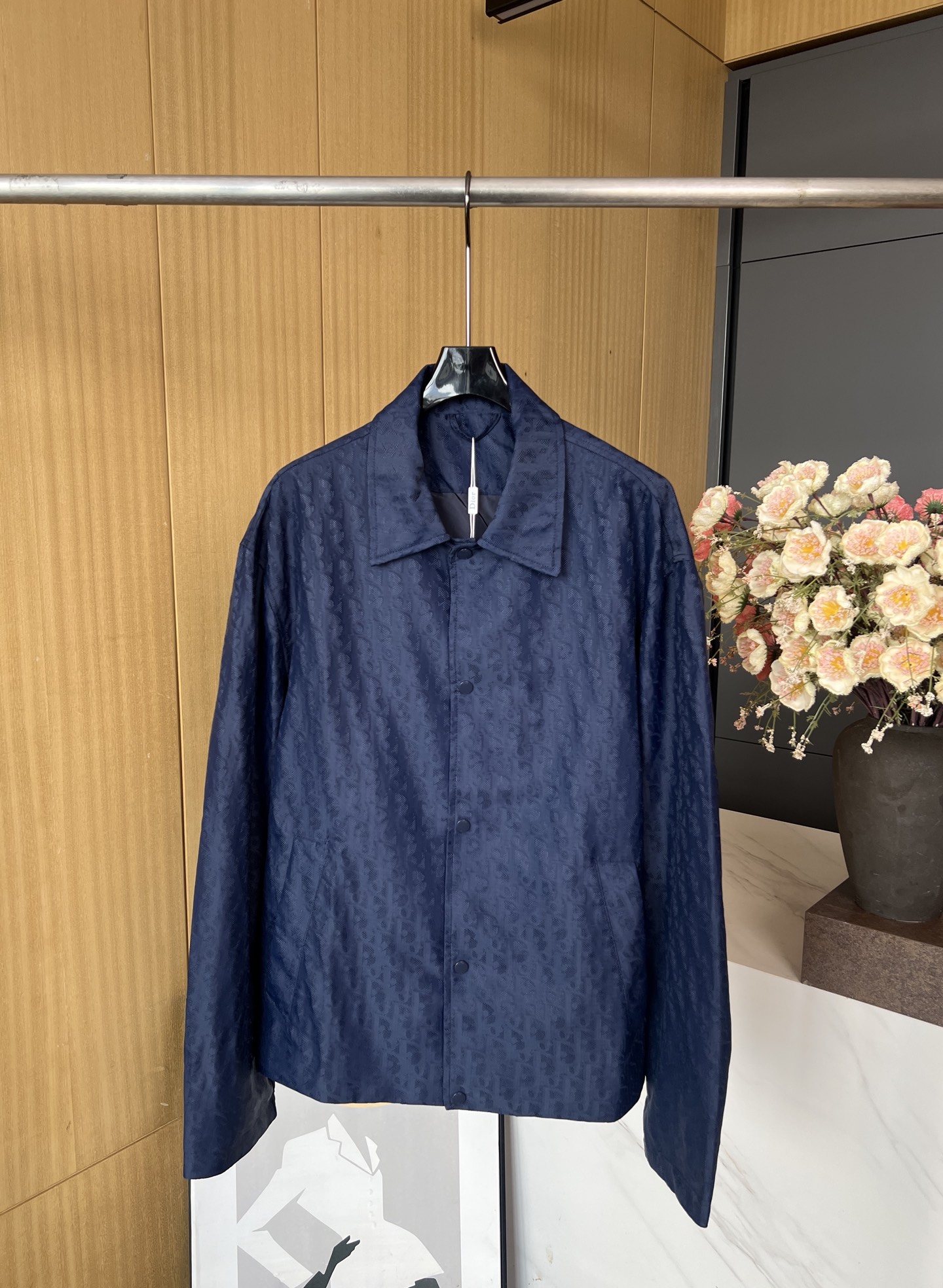 NO:435642,Men's Dior early autumn new blue tech jacquard fabric Oblique printed short jacket, Dior rubber patch on the back, Oblique printed throughout, casual style S M L XL,,dior, jackets & coats,alexander wang19860909男款Dior 早秋新款 蓝色科技提花面料 Oblique 印花短夹克、背面饰以 Dior 橡胶补丁、通体饰以 Oblique 印花、休闲版型 码数S M L XL,,dior,jackets & coats,alexander wang,Women's clothing