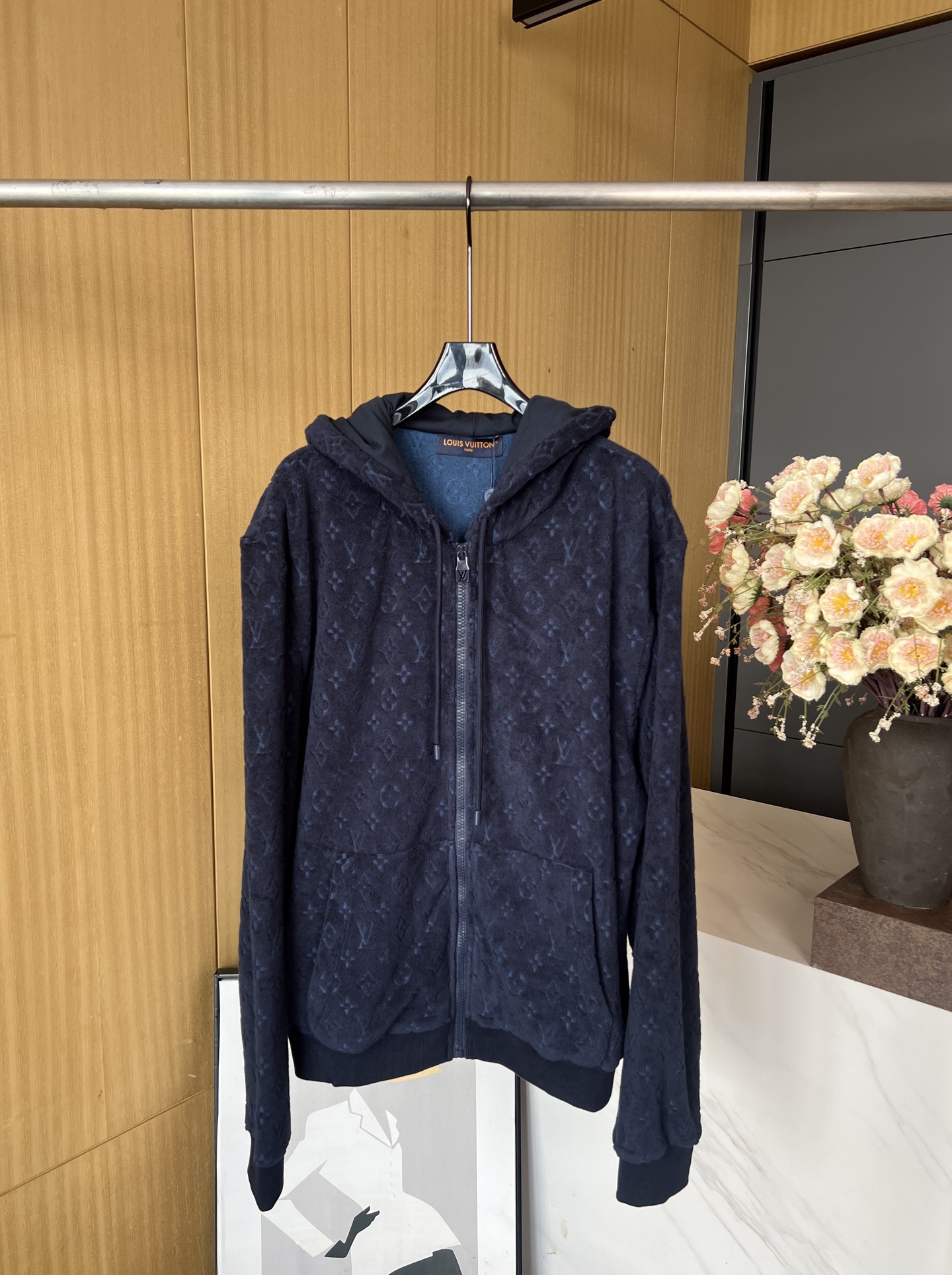 NO:435644,Men's Louis Vuitton Louis early autumn new style terry hooded jacket, full-painted Monogram embossed, chic texture dark blue tones, casual style S M L XL,,louis vuitton,louis vuitton,jackets & coats,hats,alexander wang19860909男款LouisVuitton 路易 早秋新款 毛圈连帽外套、铺陈全幅 Monogram 压纹、别致肌理深蓝色色调、休闲版型 码数S M L XL,,louis vuitton,louis vuitton,jackets & coats,hats,alexander wang,Women's clothing