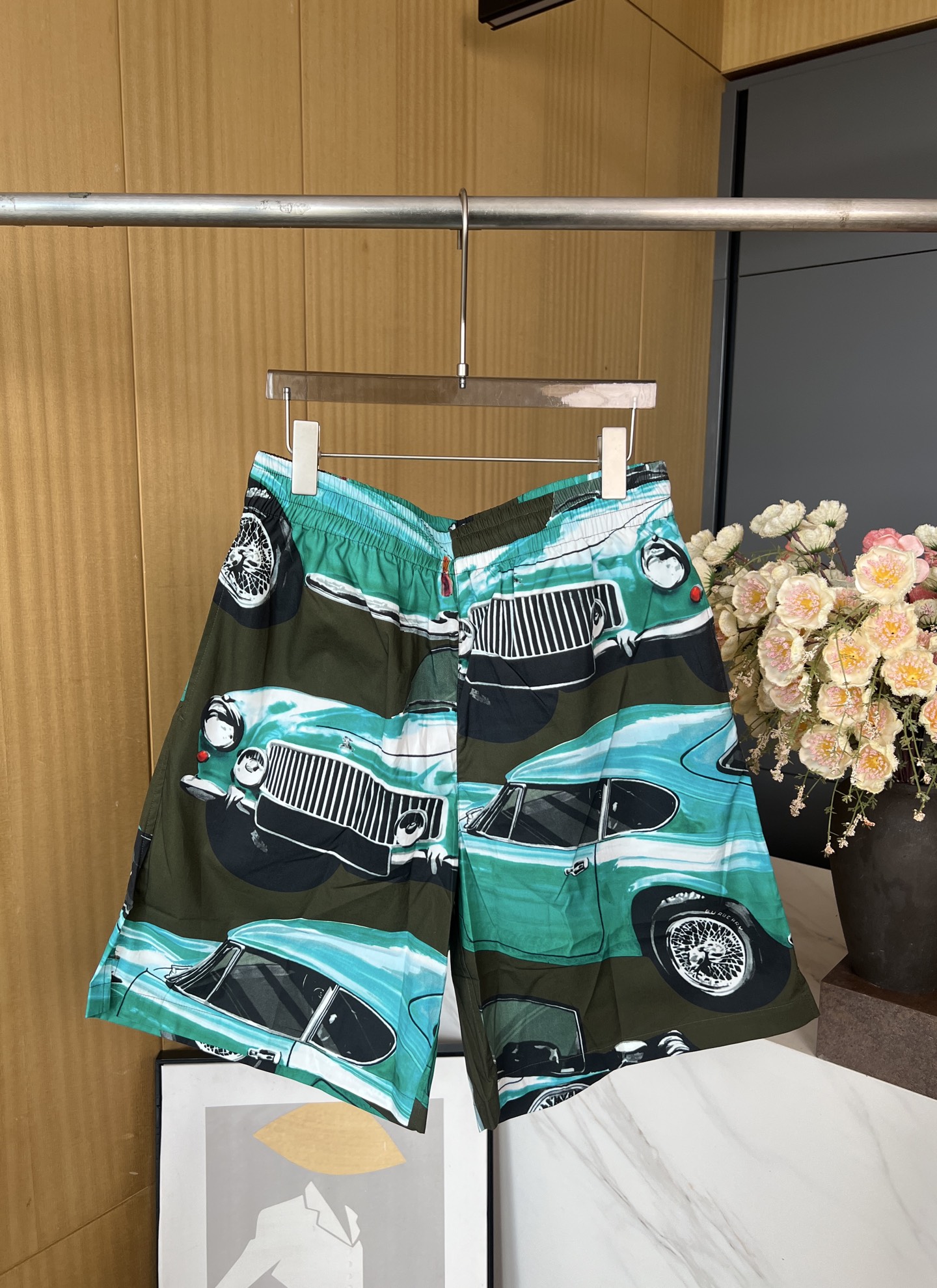 NO:436729,Men's Burberry early autumn new style printed casual beach shorts, black and green printed patterns, car patterns incorporate brand logo and letters, elastic elastic waistband, black drawstring inside, casual style S M L XL,,burberry, shorts,alexander wang19860909男款 Burberry 早秋新款 印花休闲沙滩短裤、满身黑绿印花图案、汽车图案融入品牌logo和字母、弹力松紧带腰围、内里黑色抽绳、休闲款式 码数S M L XL,,burberry,shorts,alexander wang,Women's clothing