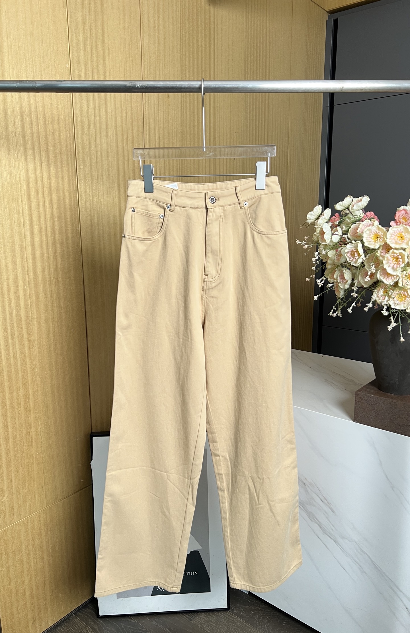 NO:456753,MIUMIU early autumn new style khaki denim straight-leg pants, classic straight-leg pants, versatile upper body, not picky with people S M L,,miumiu,alexander wang19860909MIUMIU 早秋新款 卡其色 牛仔布直筒裤、经典直筒裤型、上身百搭不挑人 码数S M L,,miumiu,alexander wang,Women's clothing