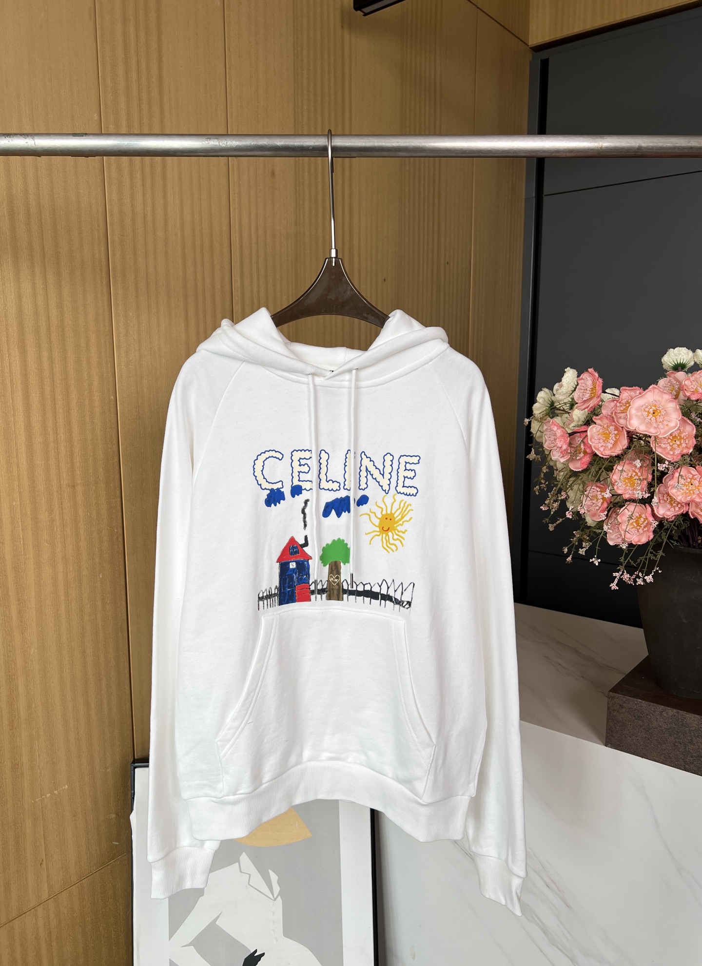 NO:457505,Celine autumn and winter new style printed pattern style hooded jacket, hood with adjustable drawstring, metal hoop engraved with CELINE PARIS, 1 kangaroo pocket ribbed trim, casual style S M L, celine, jackets & coats,hats,alexander wang19860909Celine 秋冬新款 印花图案风格连帽外套、兜帽,设有可调节抽绳、金属箍镌刻CELINE PARIS字样、1个袋鼠式口袋罗纹饰边、休闲版型 码数S M L,,celine,jackets & coats,hats,alexander wang,Women's clothing