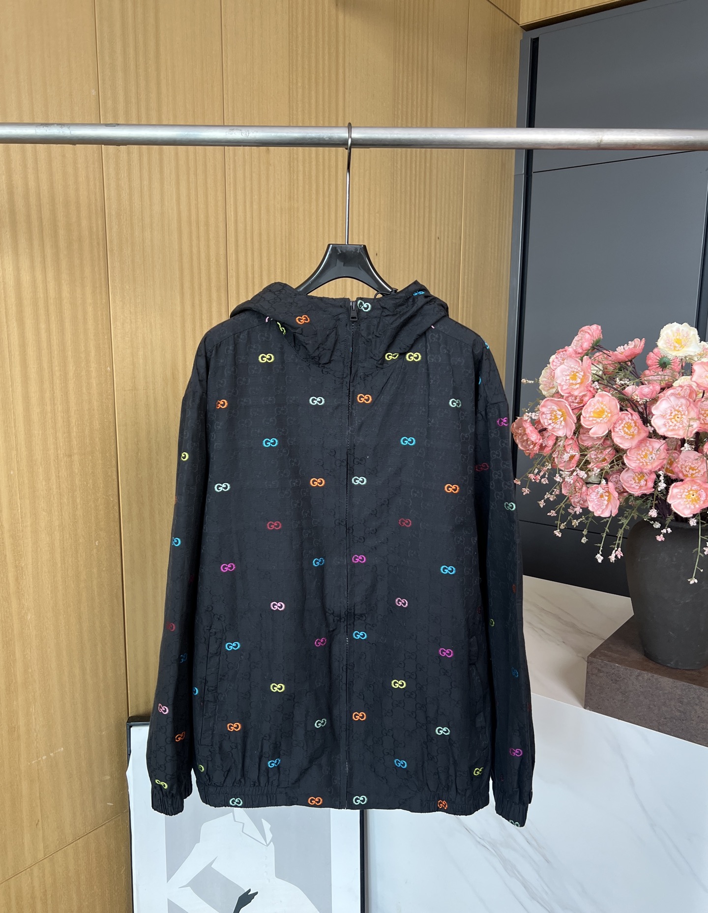 NO:469871,Gucci new autumn and winter style Rainbow double G presbyterian embroidered hooded jacket jacket, jacquard cotton fabric color GG embroidery craftsmanship, hat hem elastic snap-proof design, loose style, same style for men and women S M L XL,,gucci,jackets & coats,jackets & coats,hats,alexander wang19860909Gucci 秋冬新款 彩虹双G老花刺绣连帽夹克外套、提花棉质面料彩色GG绣花工艺、帽子下摆松紧卡扣防风设计、宽松版型,男女同款 码数S M L XL,,gucci,jackets & coats,jackets & coats,hats,alexander wang,Women's clothing