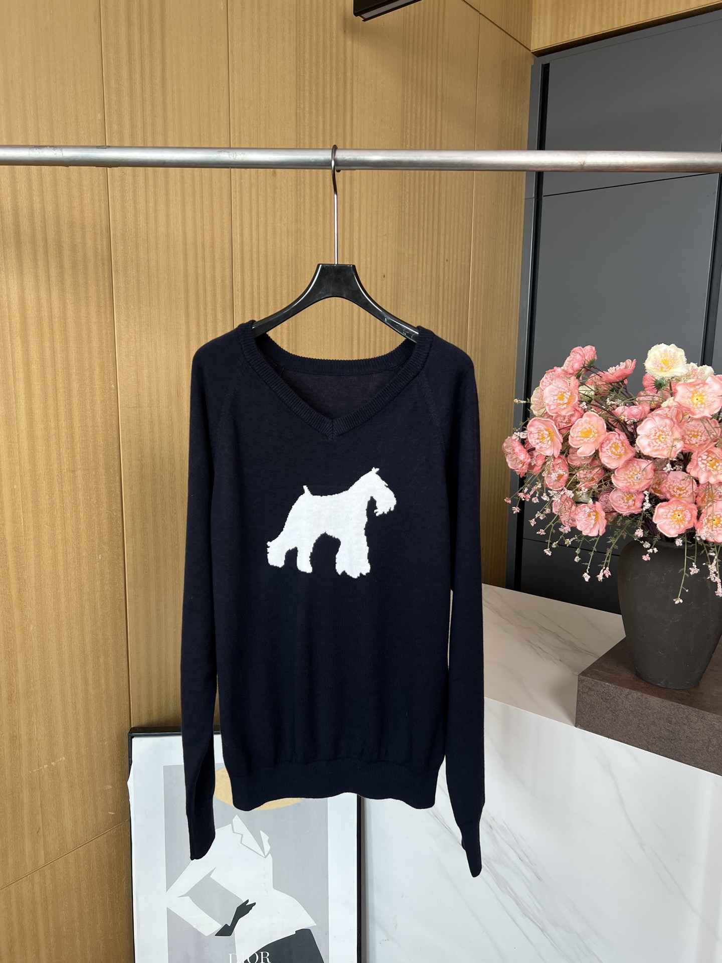 NO:469927,Open YY new autumn and winter models, small car knitted pullover long-sleeved sweater, V-neck design lightly tracing collarbone lines, wool-blend fabric is soft and elastic, close-fitting without tying, casual style S M L,,alexander wang19860909Open YY 秋冬新款 小车针织套头长袖针织衫、V领设计轻描锁骨线条、羊毛混纺面料柔软有弹性,贴身穿不扎、休闲版型 码数S M L,,alexander wang,Women's clothing