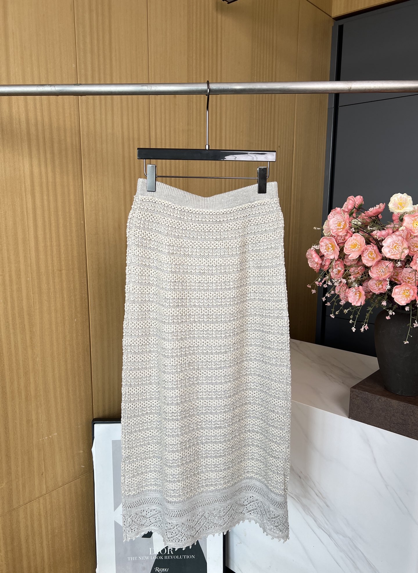 NO:469905,Celine early autumn new style, mixed color striped hollow simple hook-flower skirt, ready-to-wear woven striped contrasting hollow pattern splicing with retro modern and casual style. S M L,,celine, skirts, alexander wang19860909Celine 早秋新款 混色条纹镂空简约钩花半裙、成衣编织条纹撞色镂空花纹拼接搭配复古摩登、休闲版型 码数S M L,,celine,skirts,alexander wang,Women's clothing