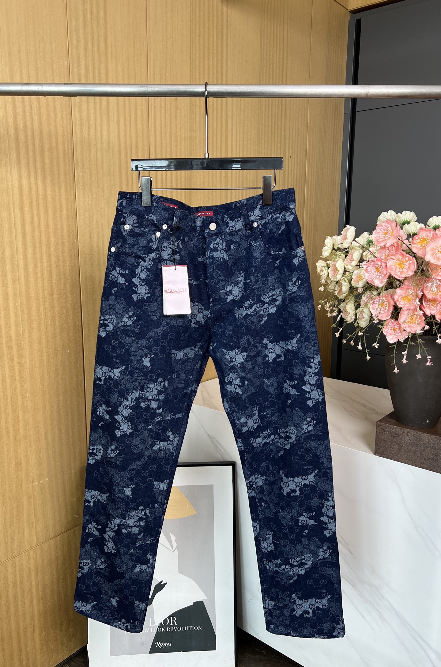 NO:482975,Men's GUCCI autumn and winter new GG jacquard marble work-wearing denim trousers, custom denim fabric, floral pattern throughout, loose fit S M L XL,,gucci,alexander wang19860909男款GUCCI 秋冬新款 GG提花大理石工装牛仔长裤、采用定制牛仔面料、通体饰以花卉图案、宽松版型 码数S M L XL,,gucci,alexander wang,Women's clothing