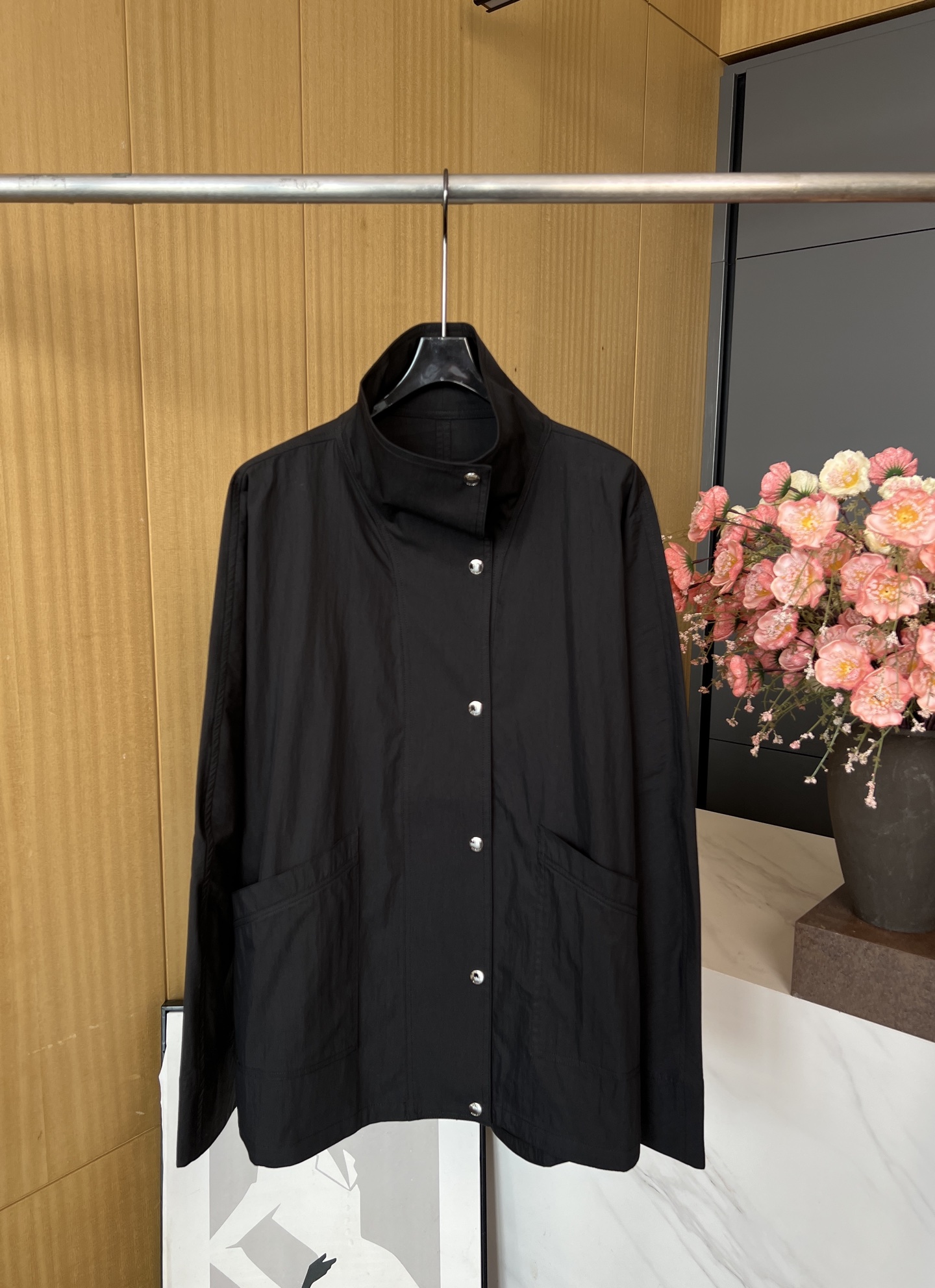 NO:459554,TOTEME new autumn and winter style bat sleeves are crisp A-line jacket, custom cotton blended fabric, wide bat sleeves and oblique patch pockets, with same-toned snap buckles for open wear, casual style S M L,, jackets & coats, jackets & coats, alexander wang19860909TOTEME 秋冬新款 蝙蝠袖挺括A字夹克外套、定制棉质混纺面料、宽大的蝙蝠袖及斜贴袋、设有同色调按扣开合可敞开穿着、休闲版型 码数S M L,,jackets & coats,jackets & coats,alexander wang,Women's clothing