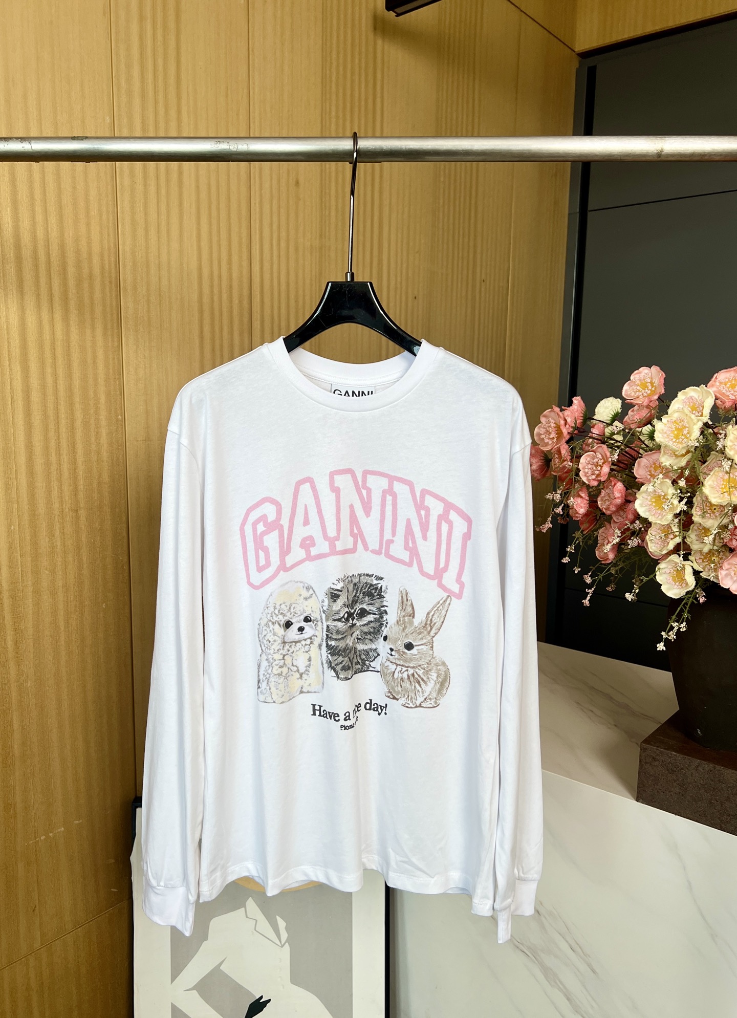 NO:496718,GANNI new autumn and winter style printed pattern white long-sleeved T-shirt, cute little animal print pattern on the chest, three puppies, cats and rabbits and brand logo design, comfortable and breathable, casual style S M L,,tees, t-shirt,alexander wang19860909GANNI 秋冬新款 印花图案白色长袖T恤、胸前可爱小动物印花图案、三只小狗猫咪兔子和品牌logo设计、手感舒适透气、休闲版型 码数S M L,,tees，t-shirt,alexander wang,Women's clothing
