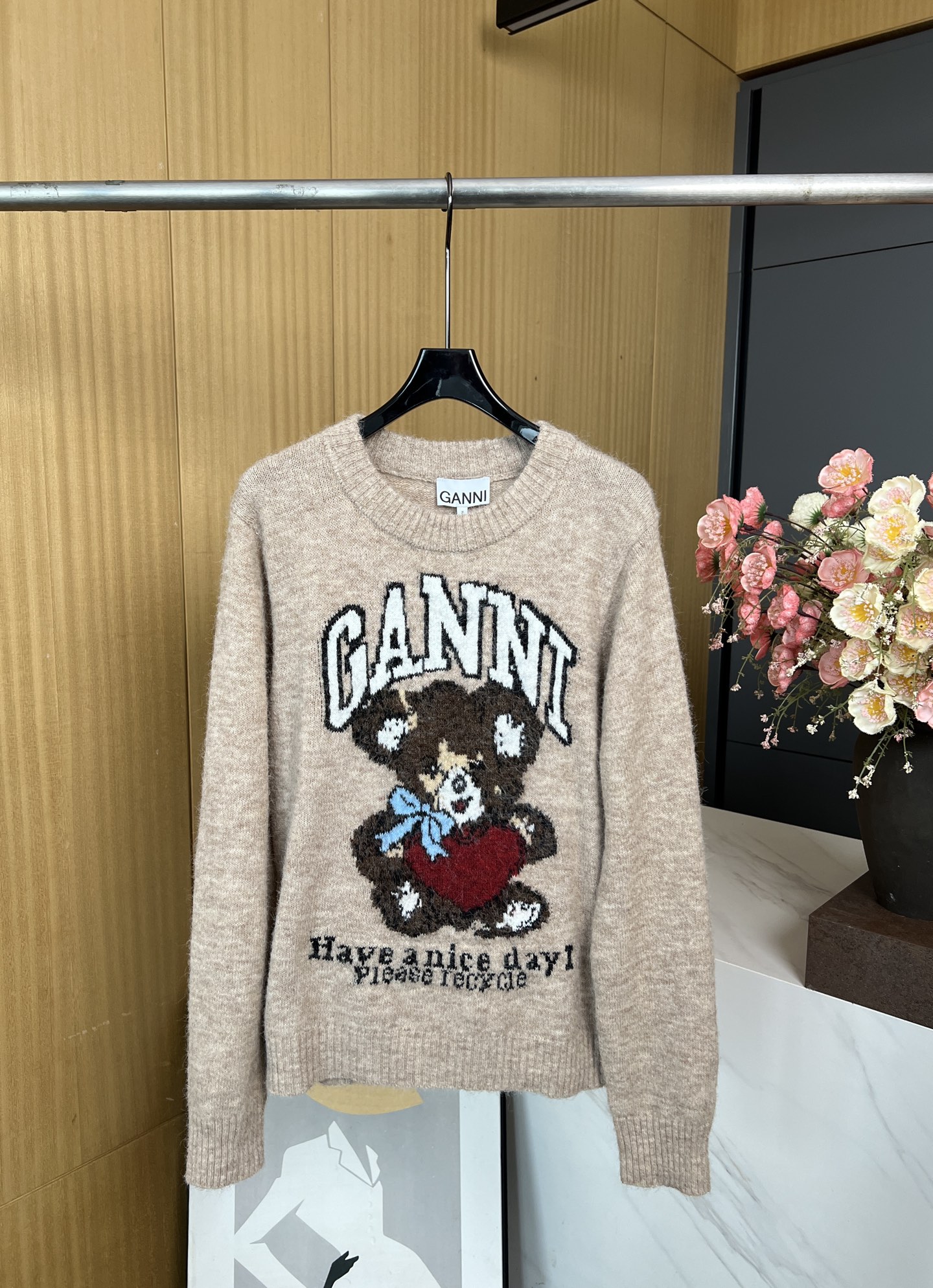 NO:471607,GANNI new autumn and winter style embroidered bear pattern pullover sweater, animal print pattern, ribbed details on the neckline cuffs and hem, casual style S M L, alexander wang19860909GANNI 秋冬新款 刺绣小熊图案套头针织衫、采用动物印花图案、领口袖口和下摆均饰有罗纹细节、休闲版型 码数S M L,,alexander wang,Women's clothing