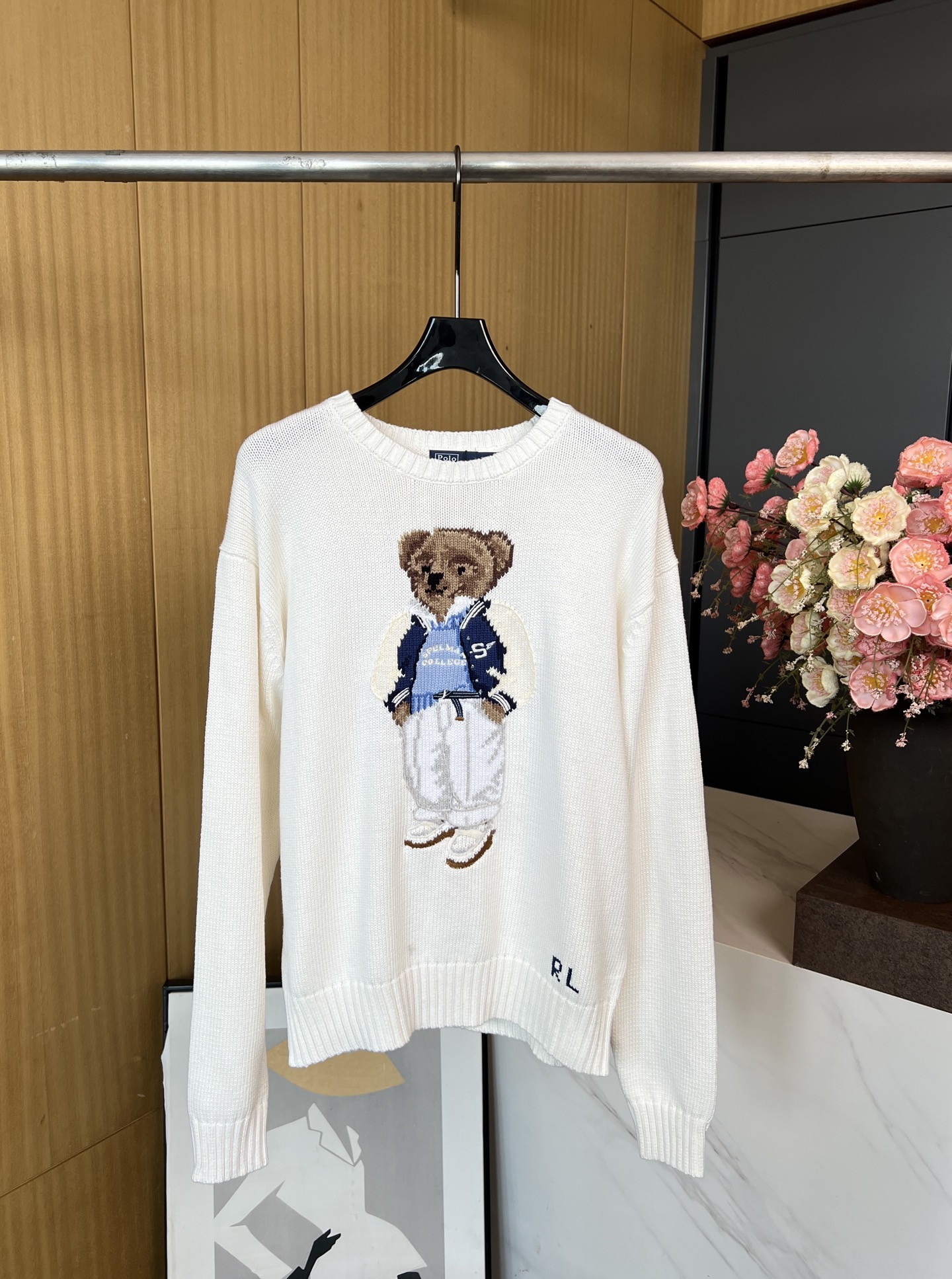 NO:473530,Ralph Lauren New autumn and winter style college style baseball uniform bear pattern pullover, inlay bear three-dimensional embroidery craftsmanship, soft and comfortable touch, and the upper body is very age-reducing. S ML, loro piano, alexander wang19860909Ralph Lauren 拉夫劳伦 秋冬新款 学院风棒球服小熊图案套头衫、嵌花小熊立体刺绣工艺、手感柔软舒服、上身非常减龄 码数S ML,,loro piana,alexander wang,Women's clothing