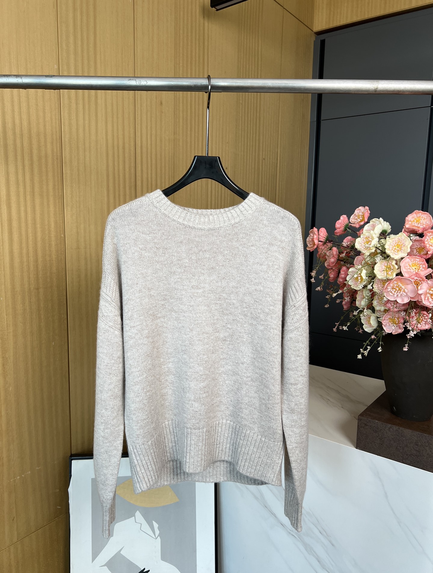 NO:474449,Loro Piana LP new autumn and winter style round neck cashmere knitted pullover, baby cashmere fabric, soft and comfortable, clean color and versatile and not picky. S M L, loro pigana, loro pigana, alexander wang19860909Loro Piana LP 秋冬新款 圆领羊绒针织套头衫、baby 羊绒面料、柔软舒服、净色百搭不挑人 码数S M L,,loro piana,loro piana,alexander wang,Women's clothing