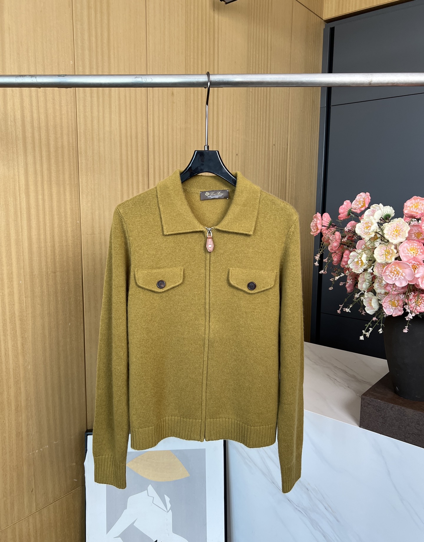 NO:474445,Loro Piana LP new autumn and winter style cashmere lapel knitted zipper jacket, Baby cashmere fabric, natural elasticity and comfort combination with ribs, and zipper opening and closing design, making the jacket versatile and practical. Size S M L,,loro Piana,loro Piana, jackets & coats, jackets & coats, alexander wang19860909Loro Piana LP 秋冬新款 羊绒翻领针织拉链夹克、Baby羊绒面料、与罗纹的自然弹性及舒适感组合、拉链开合的设计,更让外套百搭实穿 码数S M L,,loro piana,loro piana,jackets & coats,jackets & coats,alexander wang,Women's clothing