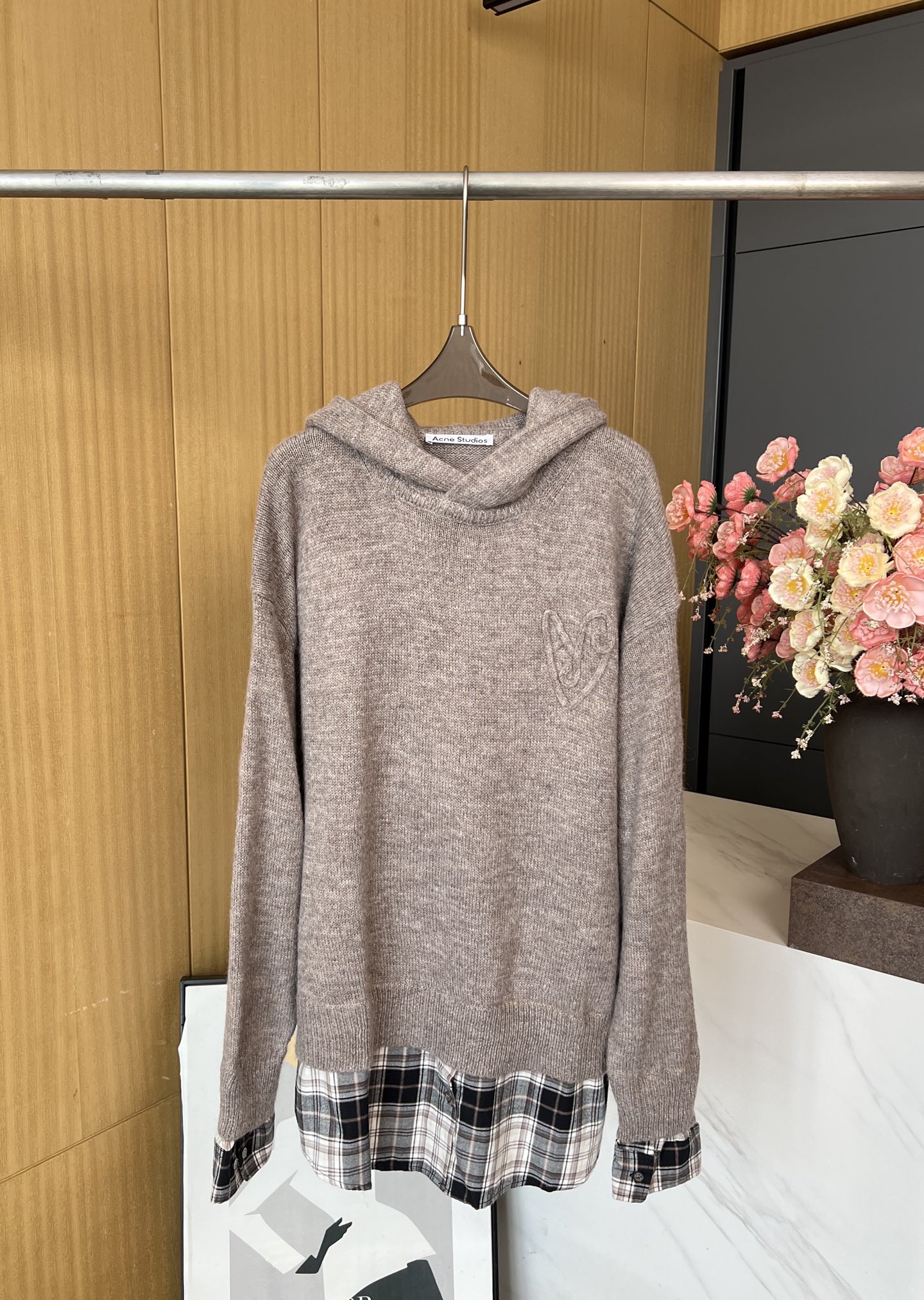 NO:480737,Acne Studios Fall and Winter New Fake Two-piece Wool Blended Hoodie, Braided Flannel Shirt Details at the hem and cuffs, Spliced ​​Flannel Shirt Match, Loose Style, Same Model for Men and Women Size S M L,,acne Studios,dior,shirts,hats,alexander Wang19860909Acne Studios 秋冬新款 假两件羊毛混纺连帽衫、下摆和袖口有编织法兰绒衬衫细节、拼接法兰绒衬衫搭配、宽松版型、男女同款 码数S M L,,acne studios,dior,shirts,hats,alexander wang,Women's clothing