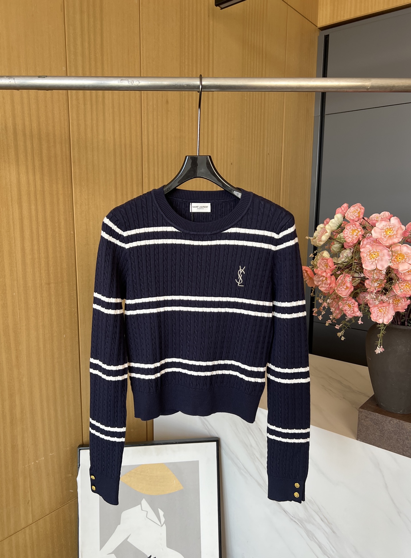 NO:480759,SAINT LAURENT YSL Autumn and winter new style wool blended round neck sweater, navy blue wool blend fabric Contrast striped pattern decoration brand logo embroidery, polo neckline Button closure, elastic version Number S M L,,saint laurent,saint laurent,alexander wang19860909SAINT LAURENT YSL 秋冬新款 羊毛混纺圆领针织衫、藏蓝色羊毛混纺面料 撞色条纹图案饰品牌标识刺绣、polo领口 纽扣开合、弹力版型 码数S M L,,saint laurent,saint laurent,alexander wang,Women's clothing