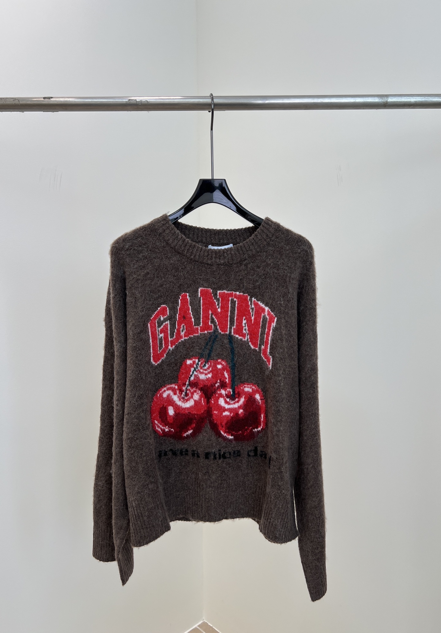 NO:485835,GANNI autumn and winter new style dark brown cherry sweater, red GANNI letters on the chest with cherry pattern jacquard design, dark brown background with red and white cherry pattern, soft and comfortable, loose style S M L, sweaters, alexander wang19860909GANNI 秋冬新款 深咖色樱桃毛衣,胸前红色GANNI字母配樱桃图案提花设计、深咖色底色配红白樱桃图案、手感柔软舒适、宽松版型 码数S M L,,sweaters,alexander wang,Women's clothing