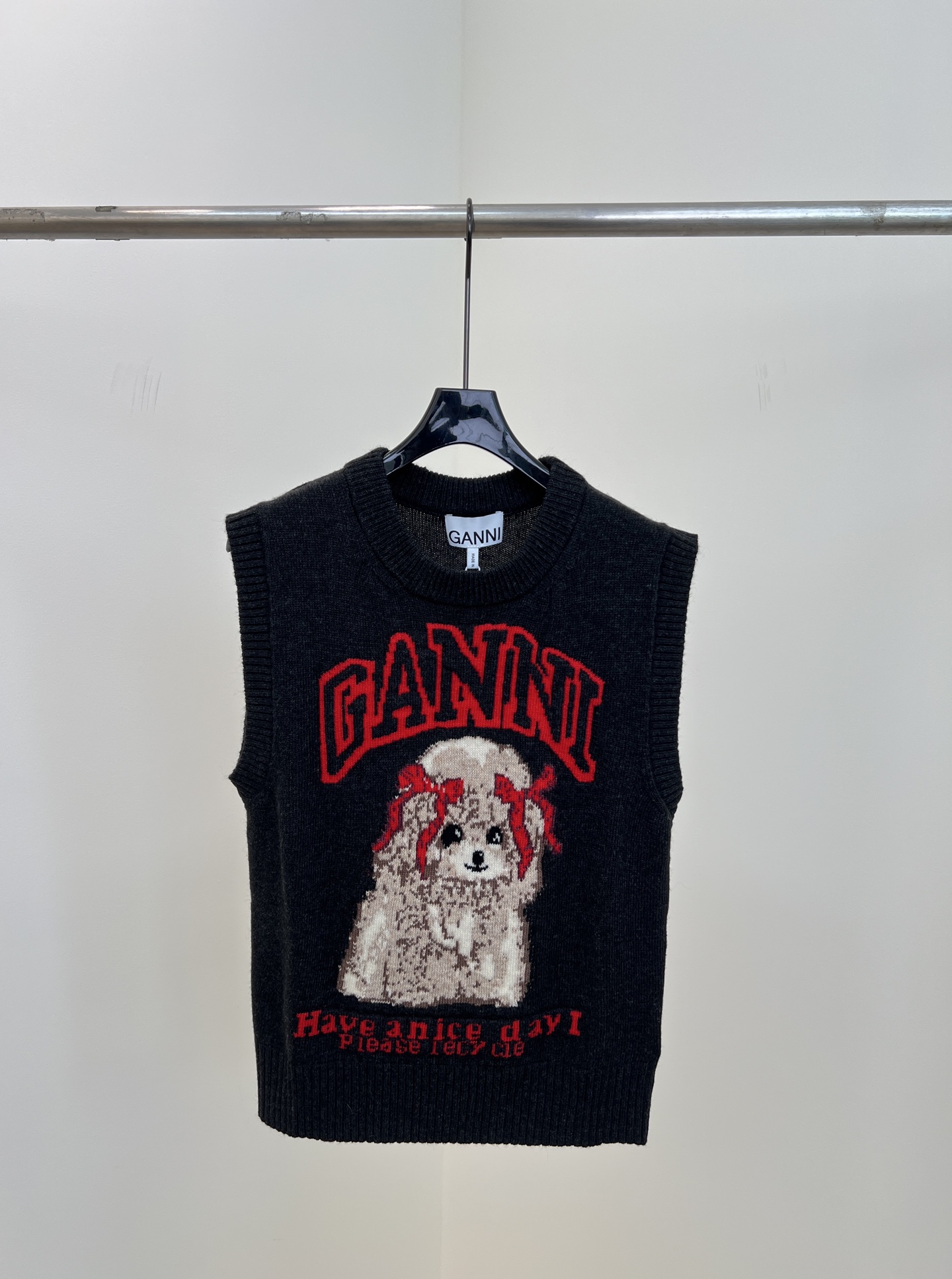 NO:485840,GANNI new autumn and winter style dark gray knitted vest, red GANNI letters poodle pattern jacquard design on chest, soft and comfortable touch, loose fit S M L, alexander wang19860909GANNI 秋冬新款 深灰色针织背心,胸前红色GANNI字母贵宾犬图案提花设计、手感柔软舒适、宽松版型 码数S M L,,alexander wang,Women's clothing