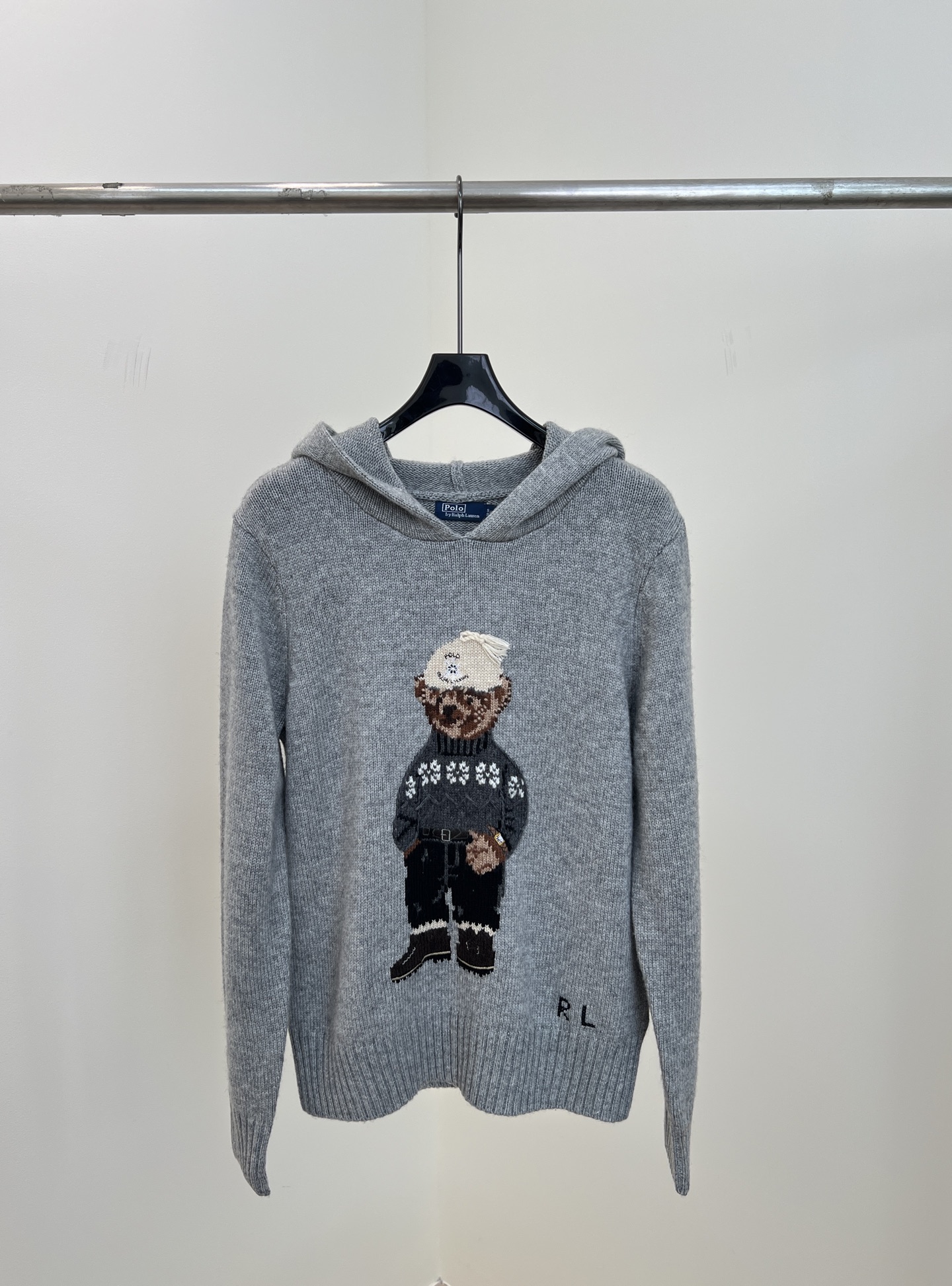 NO:491850,Ralph Lauren Autumn and Winter New Hooded Bear Jacquard Sweater, Hair-hanging Machine Embroidered Bear Embroidery, Hem-waving RL letters, casual style S M L, Loro Piana, Hats, Alexander wang19860909Ralph Lauren 拉夫劳伦 秋冬新款 连帽的小熊提花针织衫、挂毛机绣小熊刺绣、下摆手绣RL字母、休闲版型 码数S M L,,loro piana,hats,alexander wang,Women's clothing