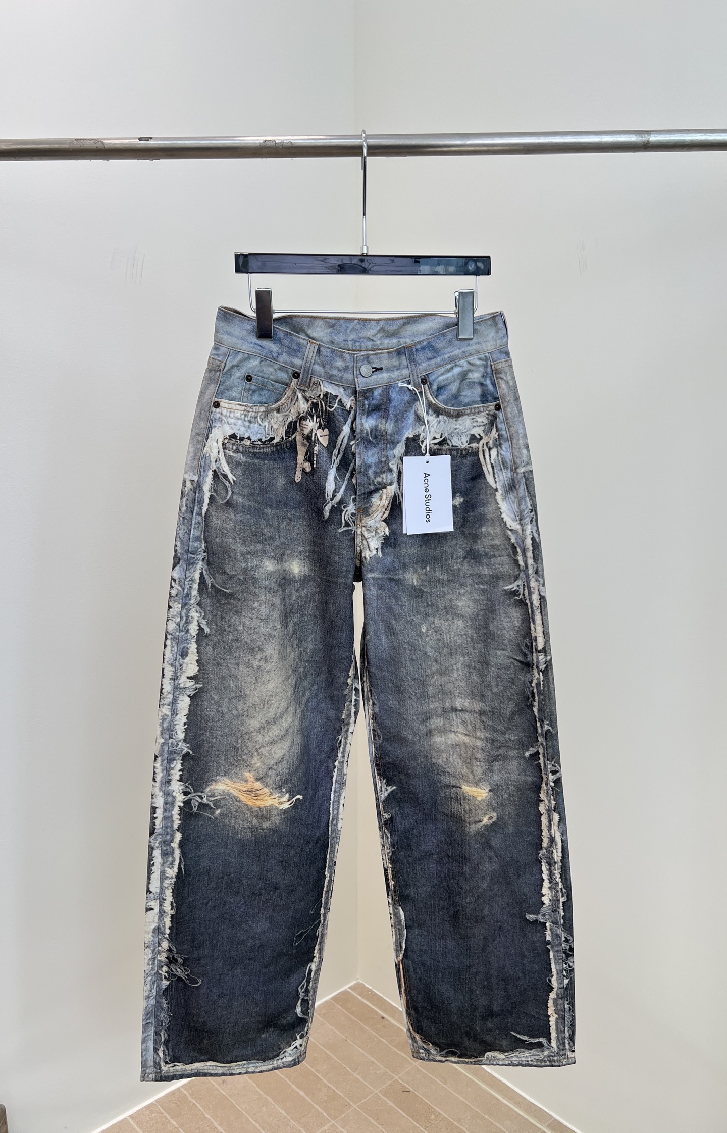 NO:501009,Acne Studios Autumn and Winter New 1981M3D printed fake two loose straight-leg pants, the fabric is still made of customized fine bead sails, heavy industry washing water will be softer than ordinary canvas, and the upper body will be more comfortable, looser, and the same style as men and women. Size 42-54,,acne studios,dior,alexander wang19860909Acne Studios 秋冬新款 1981M3D打印假两件宽松直筒裤、面料依旧采用的是定制细珠帆、重工洗水比起普通的帆布会更加的柔软上身会更加舒服、宽松版型、男女同款 码数42-54,,acne studios,dior,alexander wang,Women's clothing