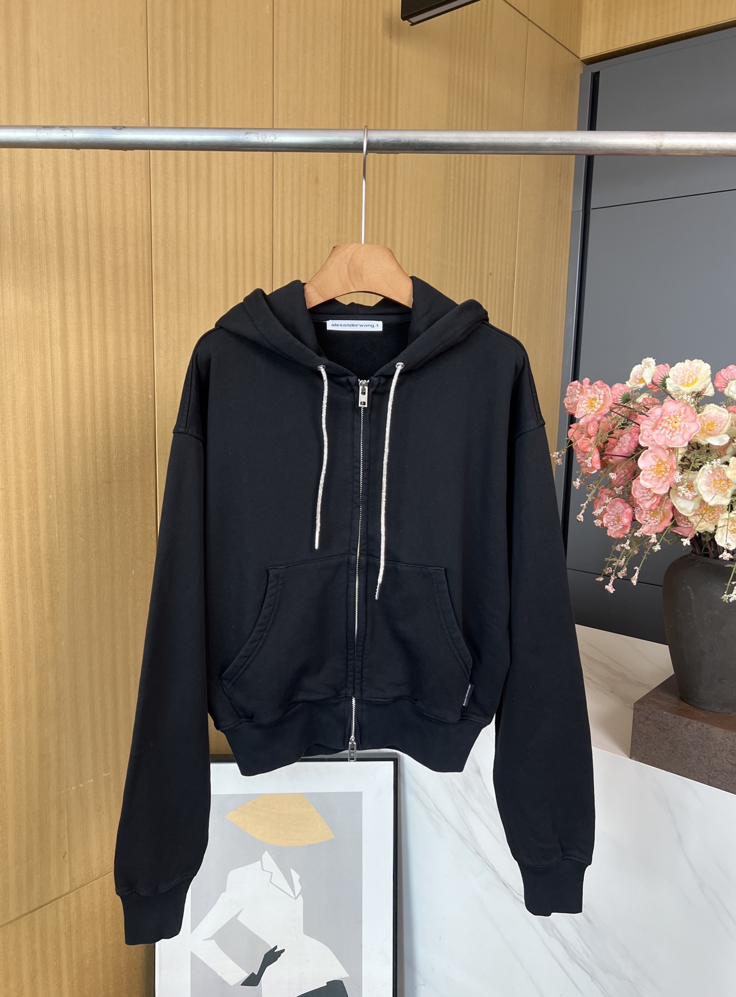 NO:501018,Alexander Wang Autumn and Winter New Drawstring Elastic Hooded Short Sweatshirts, Crystal Drawstrings are used to make old, top-body lazy and versatile, casual style S M L, alexander wang, hoodie, sweatshirts, hats, alexander wang19860909Alexander Wang 大王 秋冬新款 抽绳松紧连帽短款卫衣、水晶抽绳做旧、上身又慵懒百搭、休闲版型 码数S M L,,alexander wang,hoodie,sweatshirts,hats,alexander wang,Women's clothing