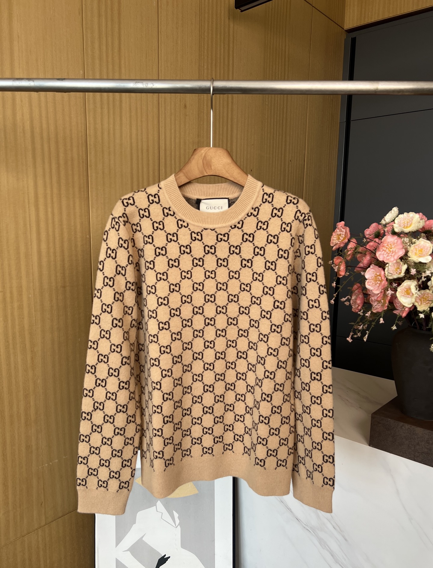 NO:504380,Gucci new autumn and winter style GG cashmere-blend pullover, khaki GG cashmere-blend jacquard fabric, full body interlocking GG jacquard pattern ribbed neckline, hem and cuffs, elastic style Shoulder design, casual style SML, gucci, alexander wang19860909Gucci 秋冬新款 GG羊绒混纺套头衫、卡其色GG羊绒混纺提花面料、通身饰互扣GG提花图案罗纹领口、下摆和袖口、弹力版型 落肩设计、休闲版型 码数SML,,gucci,alexander wang,Women's clothing