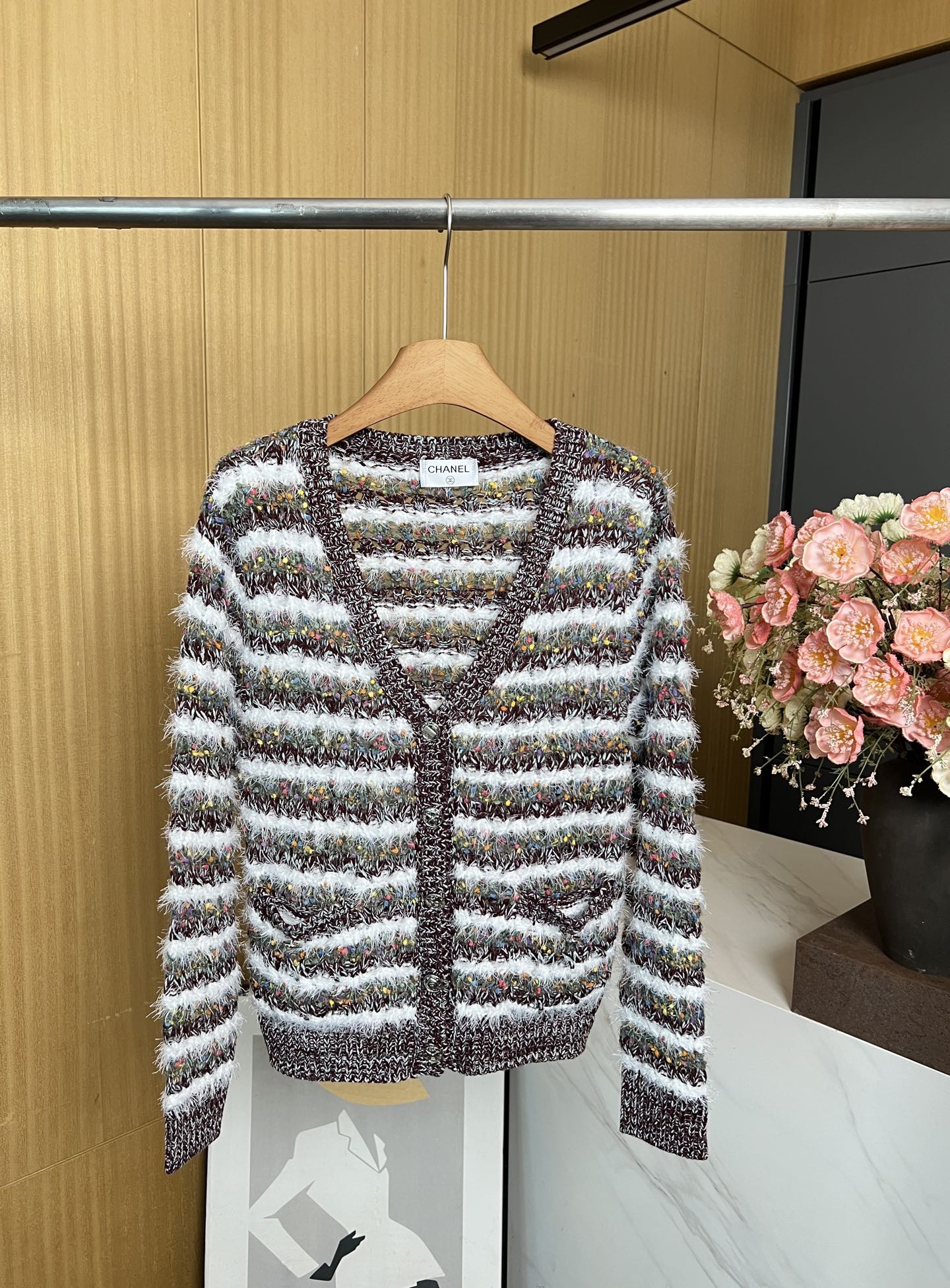 NO:506420,Chanel new autumn and winter style, colorful yarn hollow knitted cardigan jacket, hollow texture design, retro and fashionable V-neck design with metal button embellishment, casual style, S M L, chanel, jackets & coats, alexander wang19860909Chanel 秋冬新款 彩纱镂空针织开衫外套、镂空纹理设计 复古时髦 V领设计搭配金属纽扣点缀、休闲版型 码数S M L,,chanel,jackets & coats,alexander wang,Women's clothing