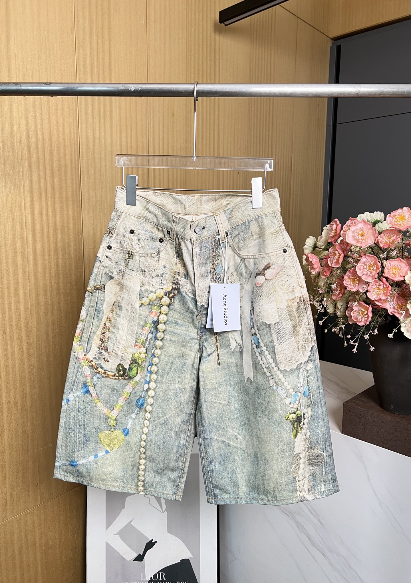 NO:506399,Acne Studios Autumn and Winter New Lace Straight Denim Mid-Pants, made of cotton canvas with soft, textured finishes with keychain and lace details, straight-fitting, same style for men and women. Size XXS-XL,,acne studios,dior,keychain,alexander wang19860909Acne Studios 秋冬新款 蕾丝直筒牛仔中裤、由棉质帆布制成具有柔软、有纹理的饰面以钥匙扣和蕾丝细节的季节性印花、直筒版型、男女同款 码数XXS-XL,,acne studios,dior,keychain,alexander wang,Women's clothing
