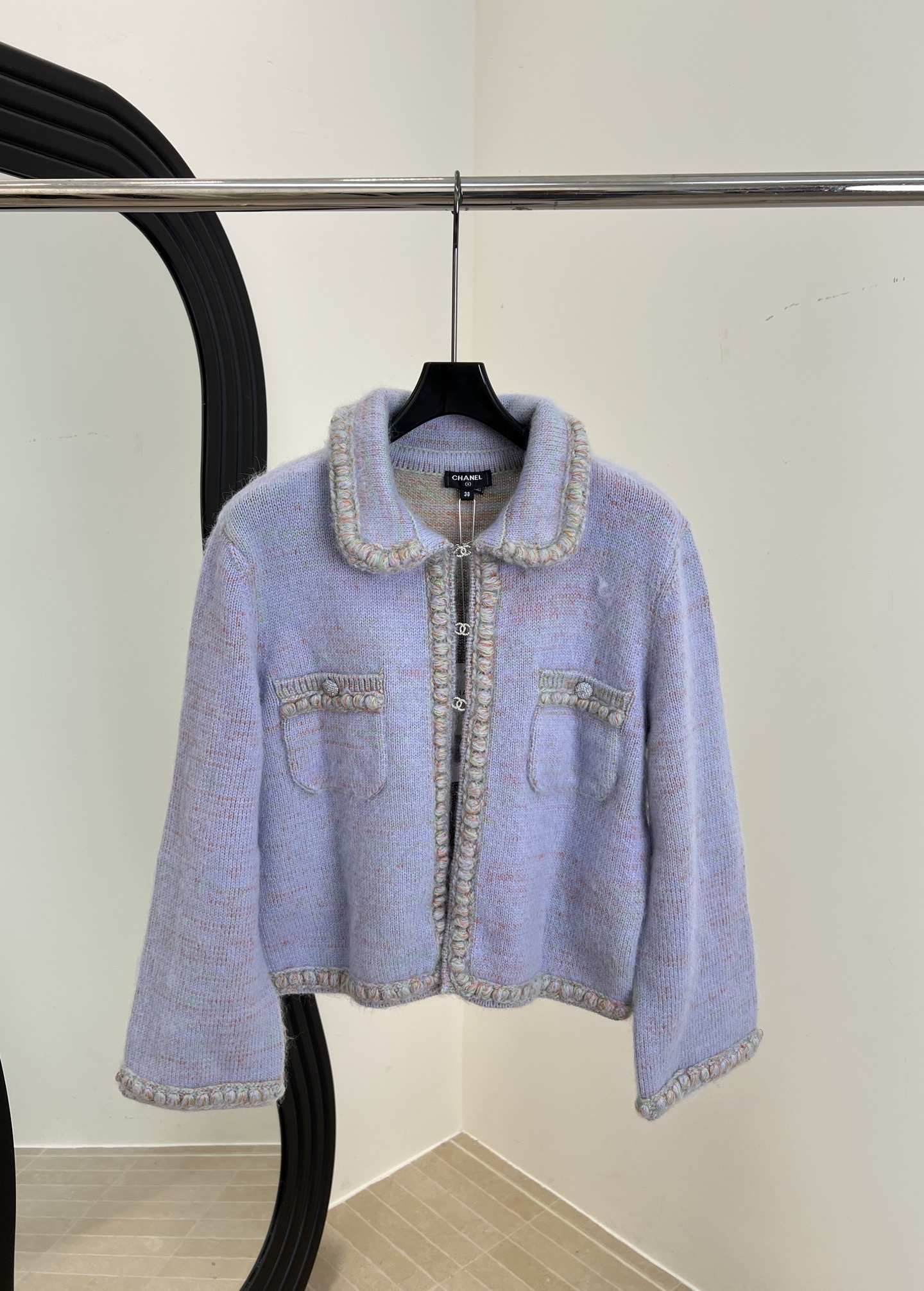 NO:566040,ChaneI Xiaoxiang new autumn and winter style wool blended cardigan, made of wool and mohair fabrics, custom-woven and dyed yarn, contrasting woven trim, hot diamond logo buttons, exquisite weaving handwork, casual fit, size SML,,chanel,alexander wang19860909ChaneI 小香 秋冬新款 羊毛混纺开衫、羊毛和马海毛面料制作、定织定染纱线、撞色编织饰边、烫钻标识纽扣、精致编织手工、休闲版型 码数SML,,chanel,alexander wang,Women's clothing