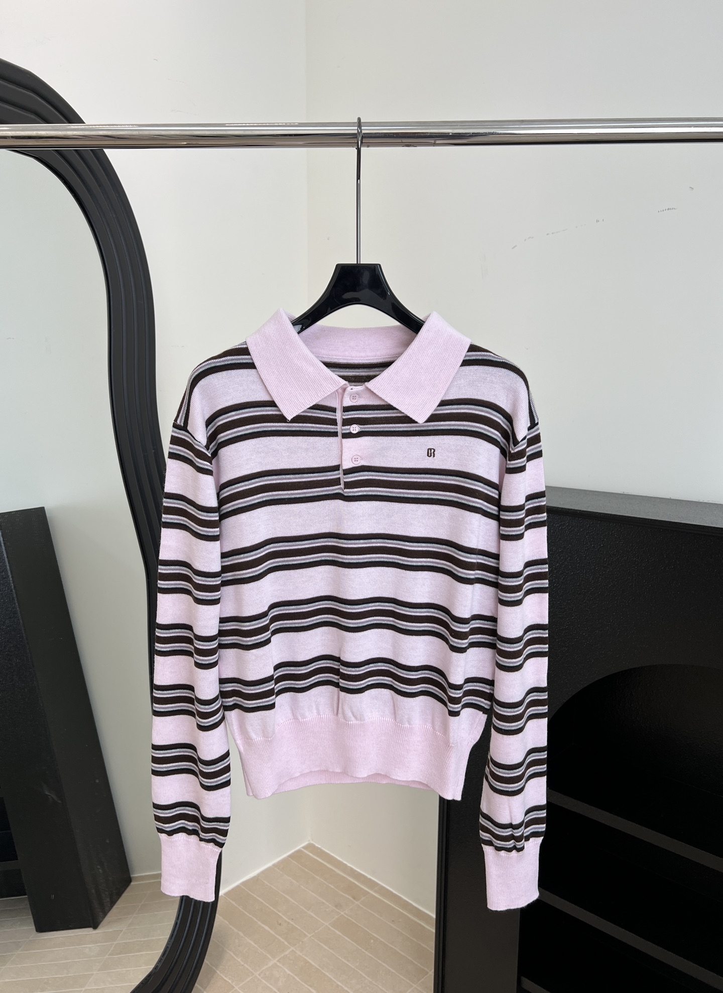 NO:566098,Grove's new autumn and winter style contrast striped knitted Polo shirt, dark brown contrast stripes, lapel + small embroidered logo on the chest, retro college style, easy to get Korean sweet and cool style, daily commuting, casual fit, size S M L,, alexander wang19860909Grove 秋冬新款 撞色条纹针织Polo衫、深棕撞色条纹、翻领+胸前刺绣小标牌、复古学院风轻松get韩系甜酷风、日常通勤、休闲版型 码数S M L,,alexander wang,Women's clothing