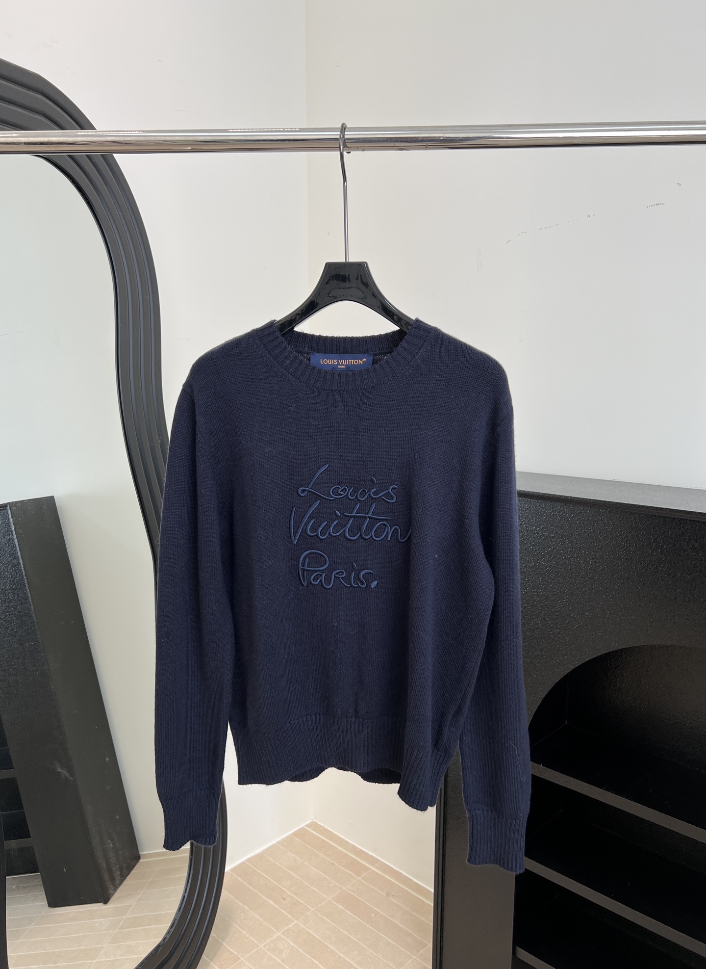 NO:566094,Louis Vuitton Louis Vuitton new autumn and winter embroidered wool sweater, light beige + Logo embroidered letters, wool fabric is soft and delicate, super comfortable to wear in autumn and winter, it is OK to wear alone or layered ~ daily commuting, casual fit size S M L,, louis vuitton, louis vuitton, alexander wang19860909Louis Vuitton 路易 秋冬新款 刺绣羊毛针织衫、浅米色+Logo刺绣字母、羊毛面料柔软细腻、秋冬穿超舒服、单穿或内搭都很OK~日常通勤、休闲版型 码数S M L,,louis vuitton,louis vuitton,alexander wang,Women's clothing