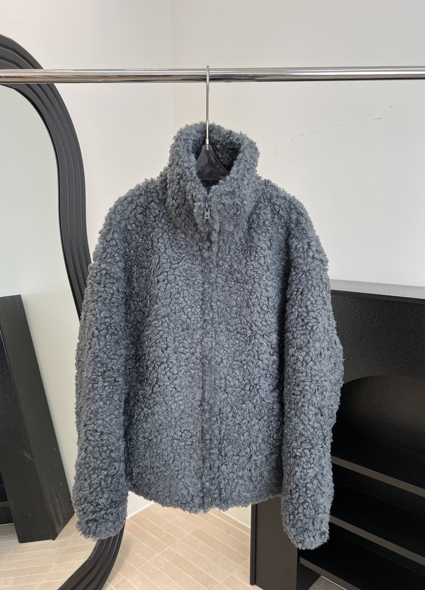NO:566048,ACNE's new autumn and winter logo high-neck zipper flight jacket, made of customized curly imitation fur fabric, super soft Teddy velvet texture, Oversize loose fit, same style for men and women, size S M L,,acne studios,versace,jackets & coats,alexander wang19860909ACNE 秋冬新款 徽标高领拉链飞行夹克、采用定制卷曲仿皮草面料、泰迪软绒质感超柔软、Oversize宽松版型、男女同款 码数S M L,,acne studios,versace,jackets & coats,alexander wang,Women's clothing