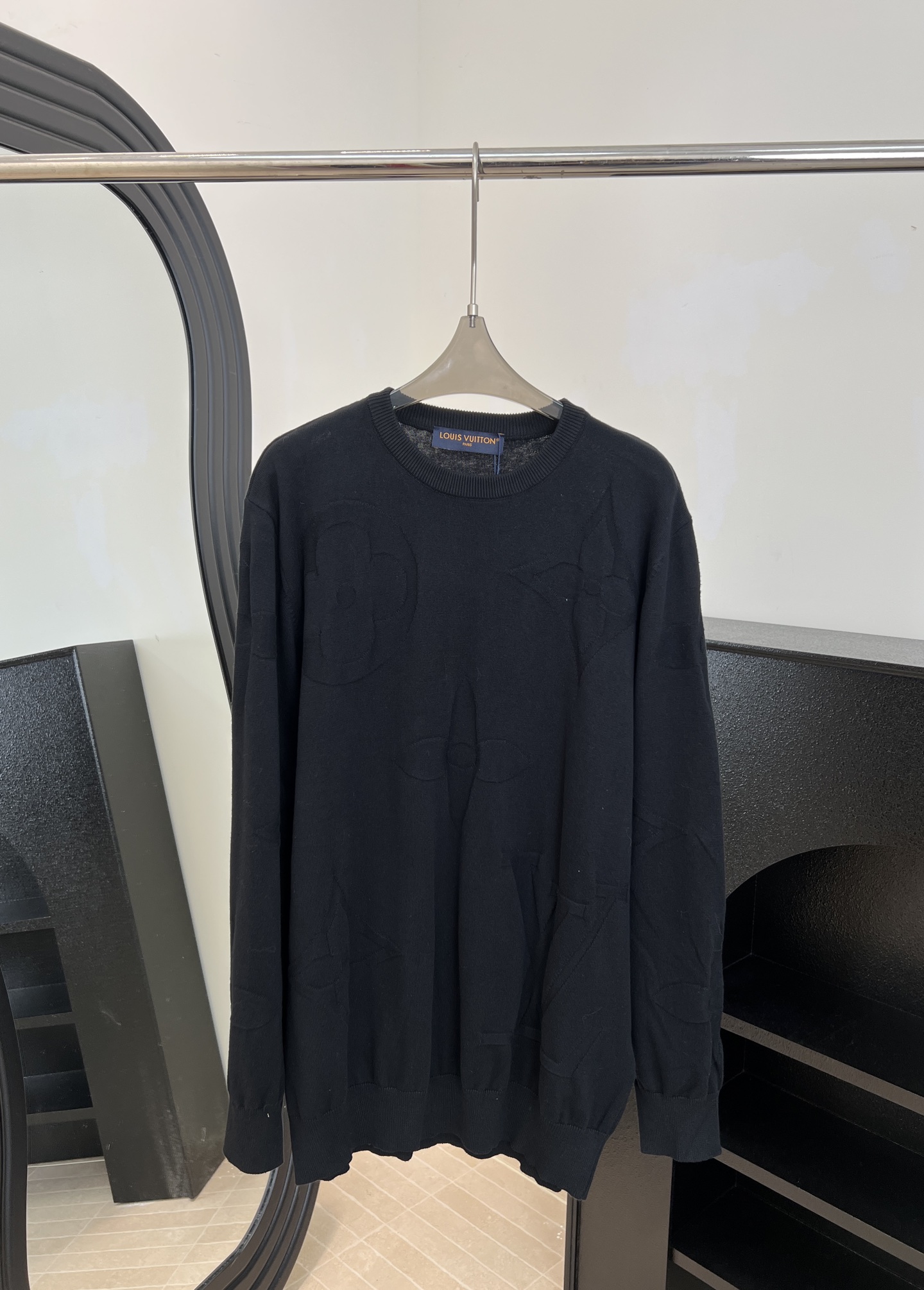 NO:568097,Men's LouisVuitton Louis Vuitton new style patchwork floral knitted sweatshirt, front and back decorated with crochet effect logo embroidery, ribbed collar, cuffs and hem, casual fit Size S M L XL,,louis vuitton,louis vuitton,hoodie,sweatshirts,alexander wang19860909男款 LouisVuitton 路易 秋冬新款 拼接花朵针织卫衣、正面与背面饰有钩针效果标识刺绣、罗纹衣领、袖口和下摆、休闲版型 码数S M L XL,,louis vuitton,louis vuitton,hoodie,sweatshirts,alexander wang,Women's clothing