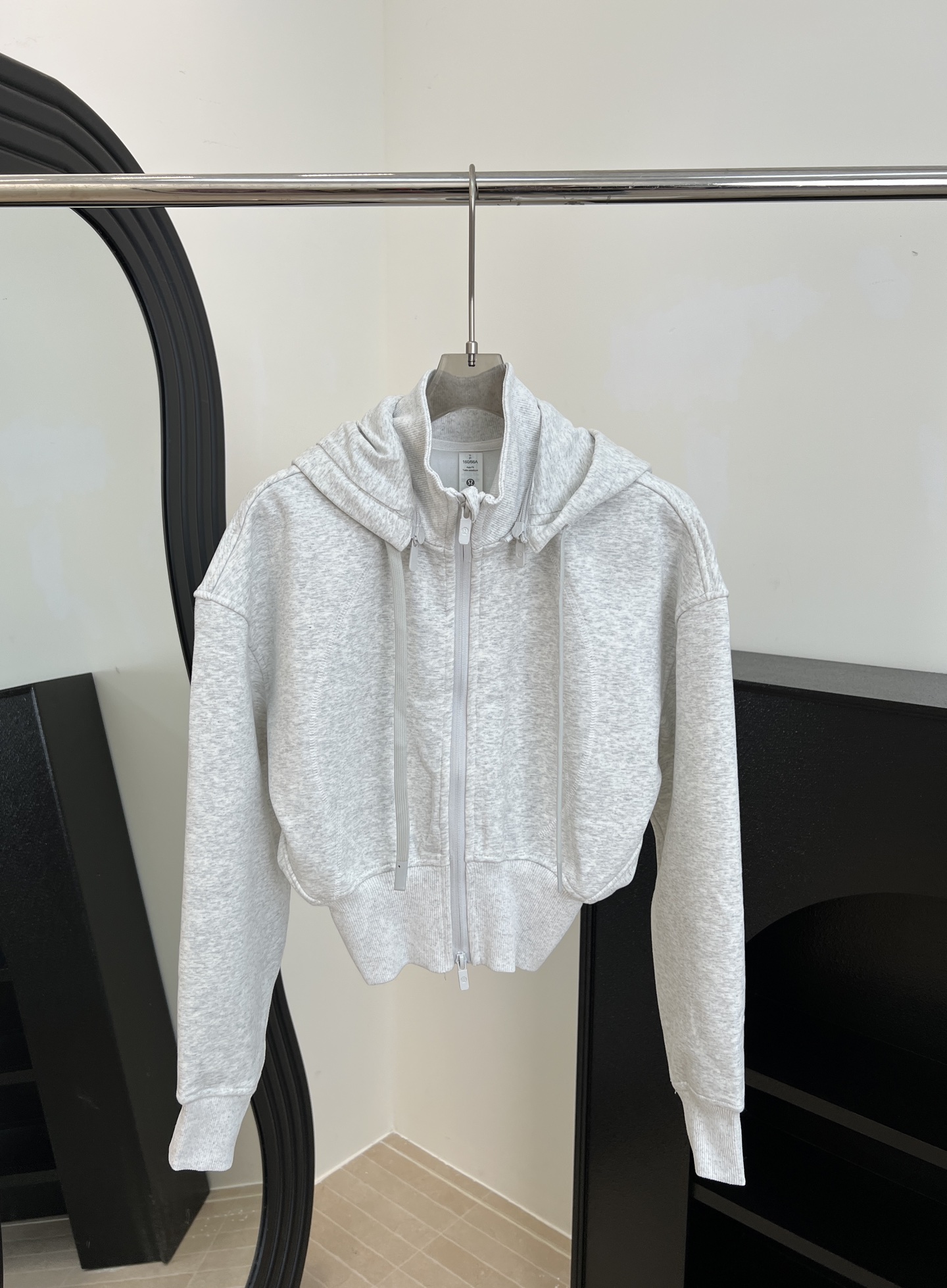 NO:568115,Lululemon Scuba new autumn and winter style short hooded sweatshirt, soft knitted fabric, hood + zipper design, high waist cut to highlight body proportions, casual fit, size S M L,,hoodie,sweatshirts,hats,alexander wang19860909Lululemon Scuba 秋冬新款 短款连帽卫衣、柔软针织面料、连帽+拉链设计、高腰收腰剪裁凸显身材比例、休闲版型 码数S M L,,hoodie,sweatshirts,hats,alexander wang,Women's clothing