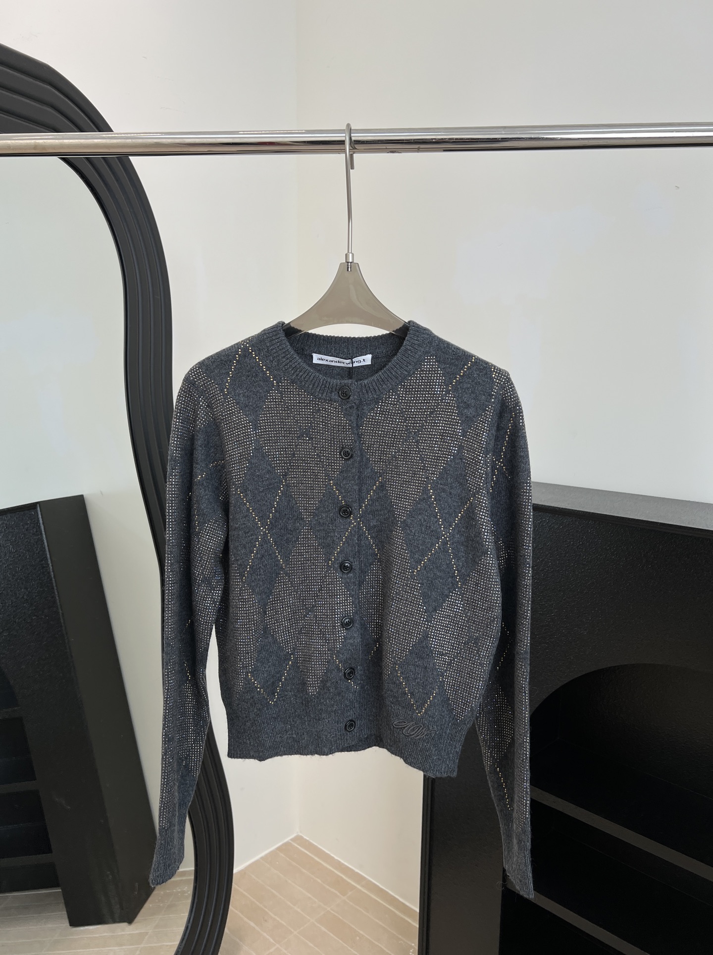 NO:568161,Alexander Wang's new autumn and winter color diamond-shaped knitted cardigan, using delicate knitting technology to embellished with blingbling diamond ornaments, short design + black buttons, diamond pattern super layered, casual fit, size S M L,, alexander wang, alexander wang19860909Alexander Wang 大王 秋冬新款 色菱形钻针织开衫、采用细腻针织工艺点缀blingbling钻饰、短款设计+黑色纽扣、菱形图案超有层次感、休闲版型 码数S M L,,alexander wang,alexander wang,Women's clothing