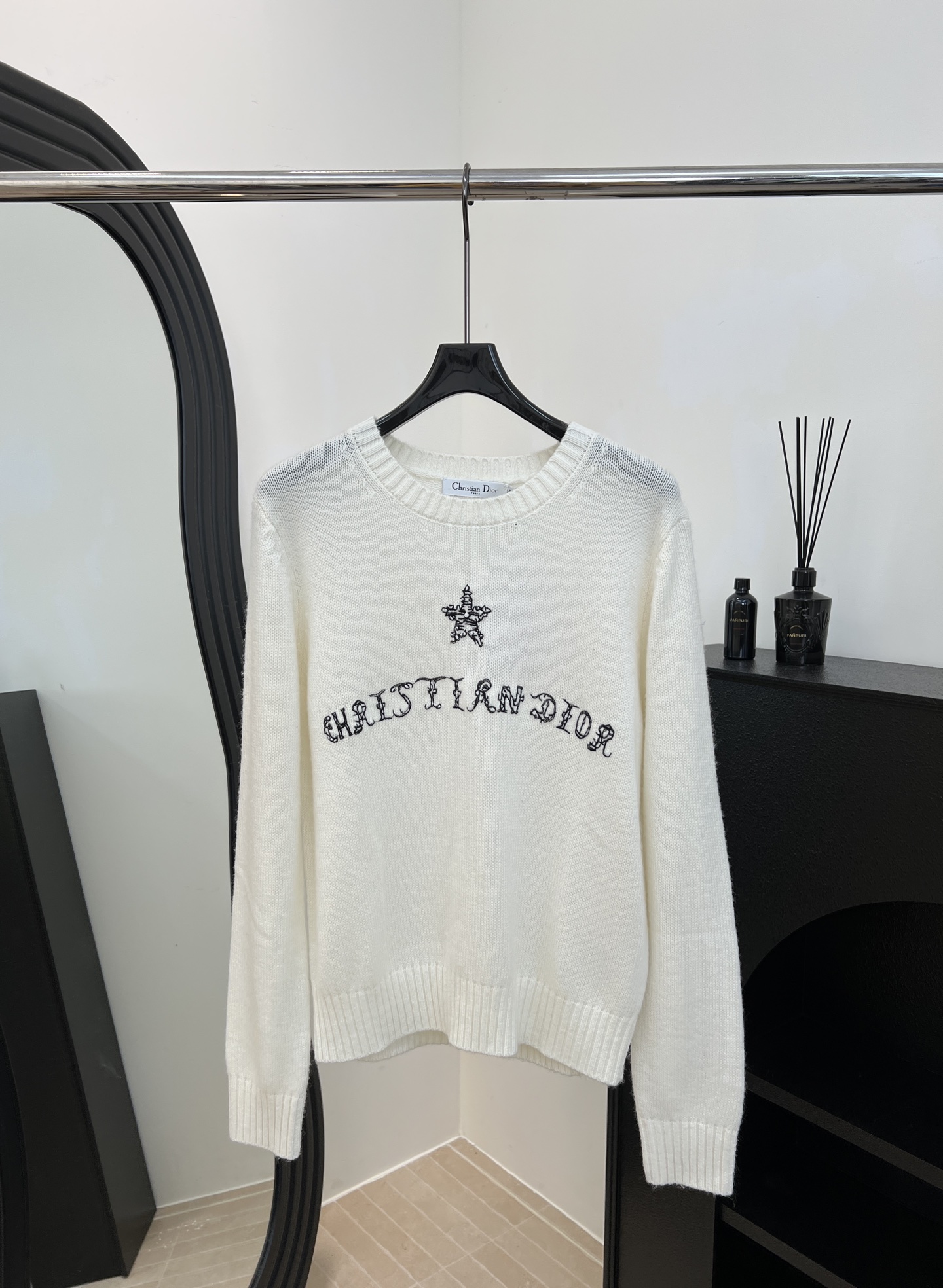 NO:590520,Dior's new autumn and winter lucky star wool sweater, customized soft waxy wool, with lucky star embroidery + 'CHRISTIAN DIOR' words on the front, easy to control for lazy style or commuting, casual fit, size S M L,, dior, alexander wang19860909Dior 秋冬新款 幸运星羊毛针织衫、定制软糯羊毛、正面有幸运星刺绣+“CHRISTIAN DIOR”字样、慵懒风or通勤都能轻松驾驭、休闲版型 码数S M L,,dior,alexander wang,Women's clothing