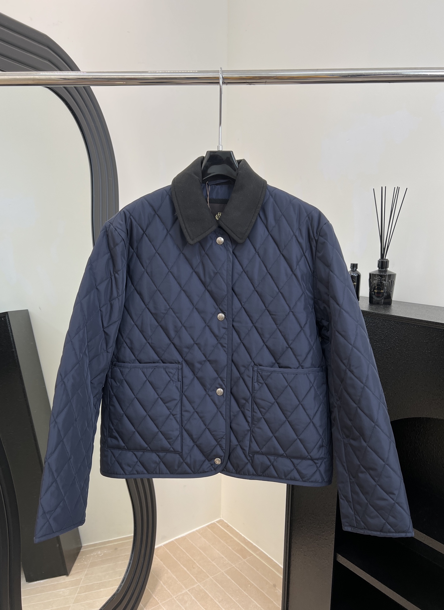 NO:590532,Loro Piana LP autumn and winter new style, diamond quilted cotton jacket, classic diamond plaid + wool lapel, high-quality cotton filling, warm and lightweight, casual fit, size S M L,,loro piana,loro piana,alexander wang19860909Loro Piana LP 秋冬新款 菱格绗缝棉服、经典菱形格纹+羊毛翻领、高品质棉料填充保暖又轻便、休闲版型 码数S M L,,loro piana,loro piana,alexander wang,Women's clothing