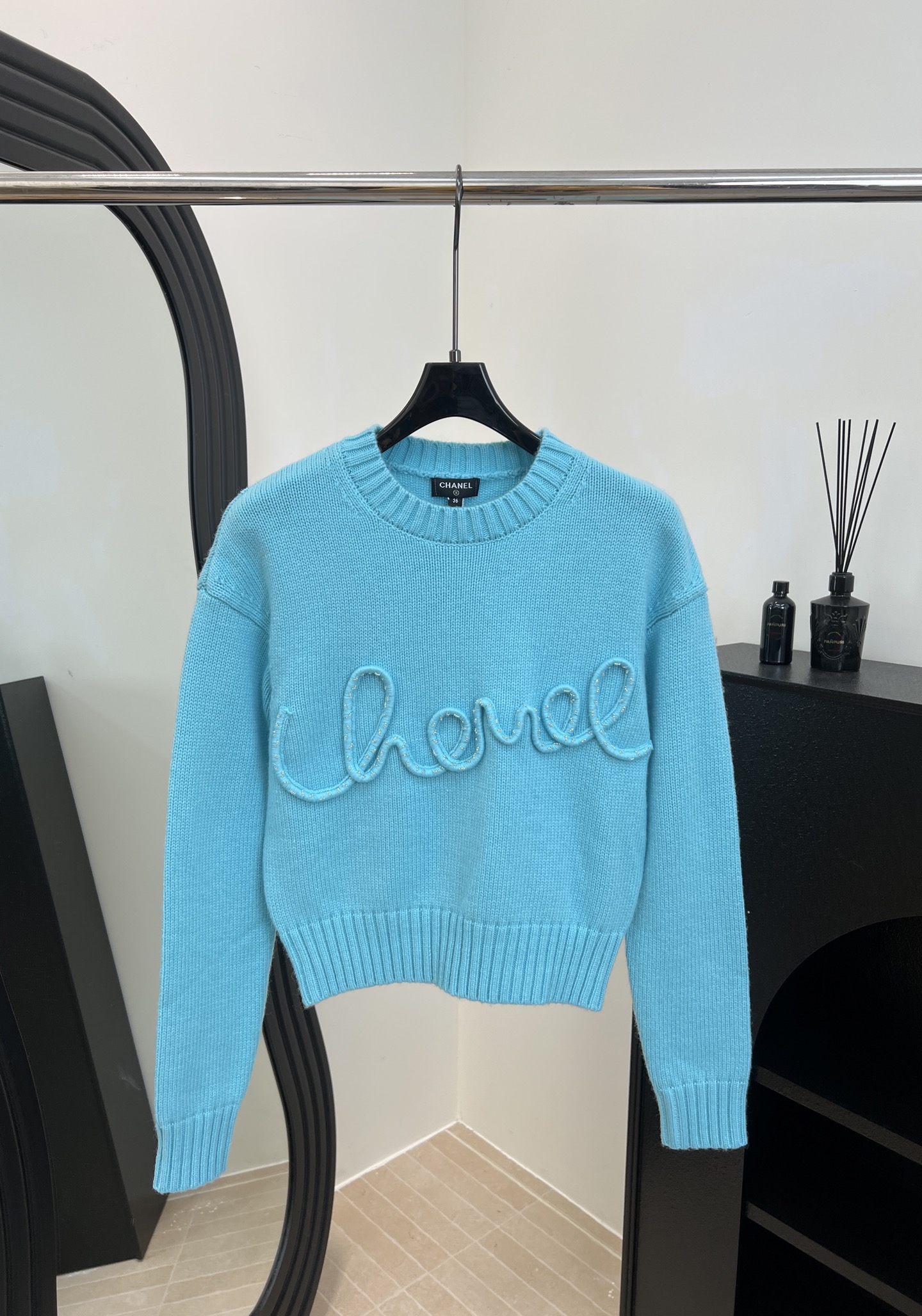 NO:591958,ChaneI Xiaoxiang new autumn and winter three-dimensional letter knitted sweater, soft wool material, classic double C on the front, full three-dimensional slimming short design, casual fit, size S M L,,chanel,sweaters,alexander wang19860909ChaneI 小香 秋冬新款 立体字母针织毛衣、柔软羊毛材质、正面经典双C、立体感满满修身短款设计、休闲版型 码数S M L,,chanel,sweaters,alexander wang,Women's clothing