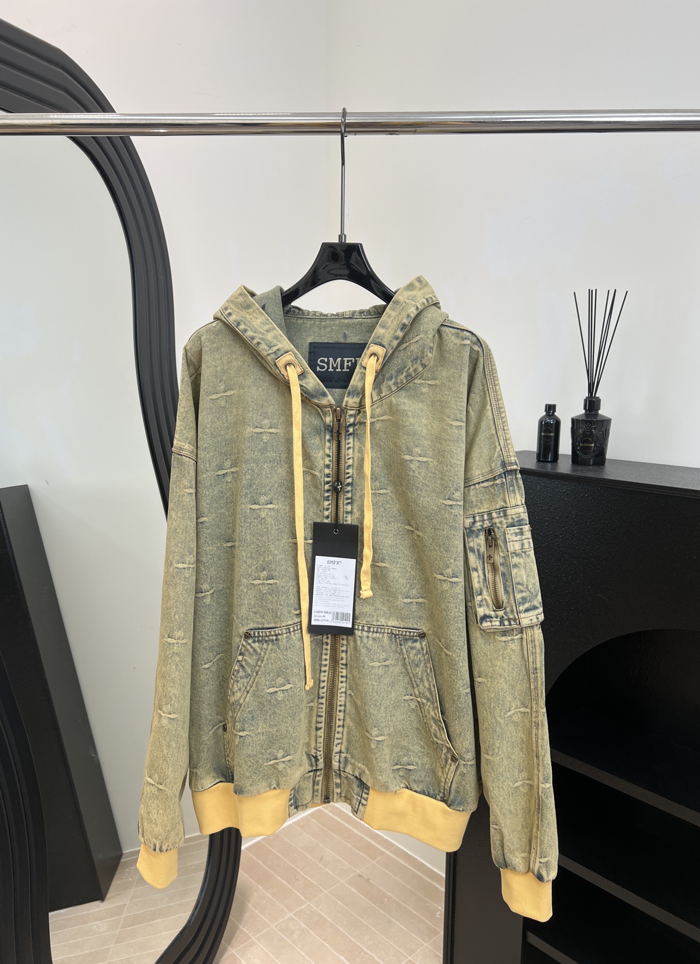 NO:591953,SMFK autumn and winter new model, full-print cross-print denim jacket, retro distressed denim fabric + cross-flower pattern, yellow splicing on cuffs and hem, casual fit, same style for men and women, size XS S M L,,jackets & coats,alexander wang19860909SMFK 秋冬新款 满印十字花牛仔外套、复古做旧牛仔面料+十字花图案、袖口和下摆拼接黄色、休闲版型、男女同款 码数XS S M L,,jackets & coats,alexander wang,Women's clothing