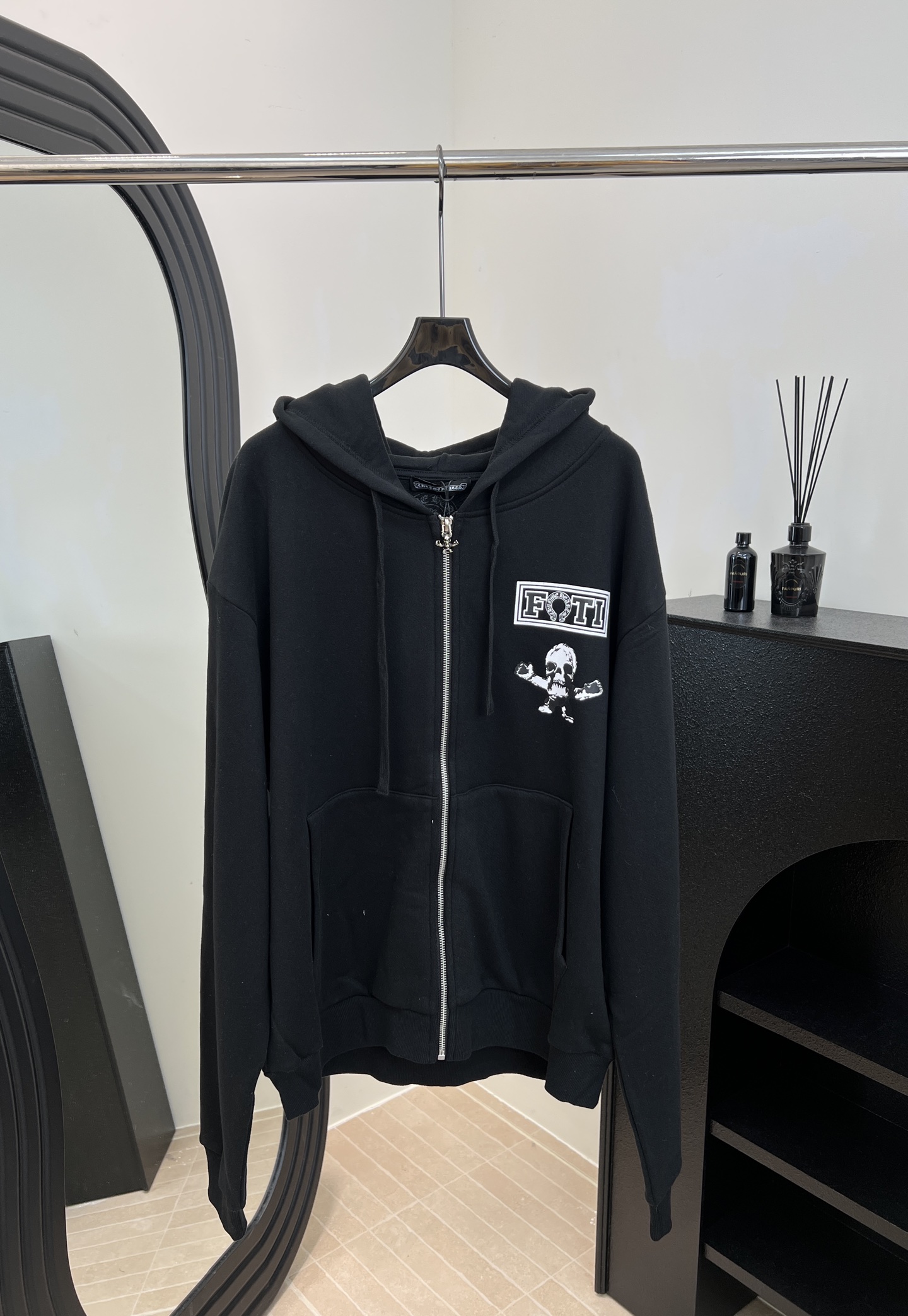 NO:576523,Chrome Hearts Autumn and winter new style nine palace zippered jacket, colorful skull nine palace grid on the back, zipper pull also has Foti skeleton soldier elements, casual fit size S M L,,chrome hearts,chrome hearts,jackets & coats,alexander wang19860909Chrome Hearts 克罗心 秋冬新款 九宫格拉链外套、背面彩色骷髅九宫格、拉链头也有Foti骷髅兵元素、休闲版型 码数S M L,,chrome hearts,chrome hearts,jackets & coats,alexander wang,Women's clothing