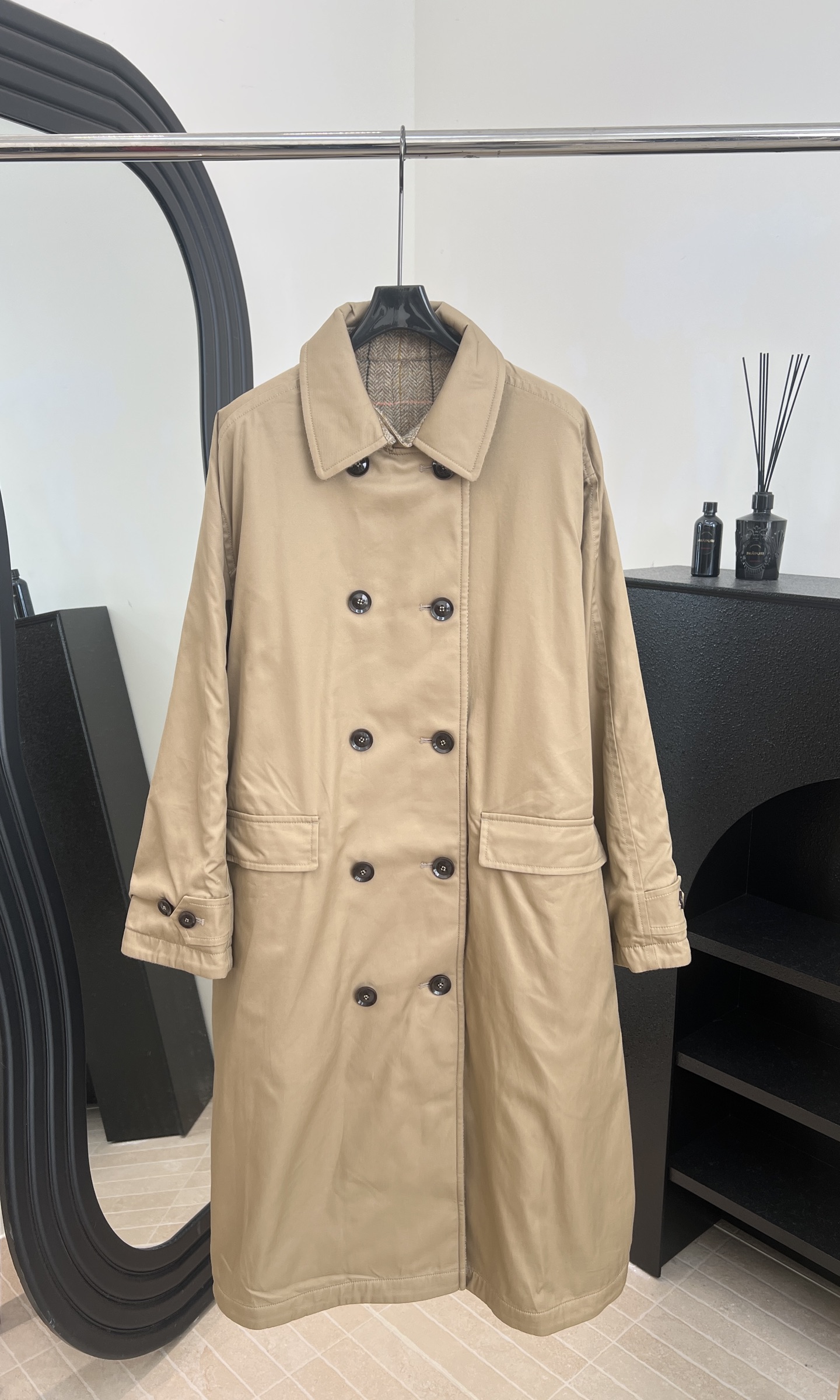 NO:605305,Comes with dust bag 45R new autumn and winter custom-woven double-sided plaid wool coat, one is very densely woven with hydrophobic elasticity and luster, the other is customized wool, casual fit Size S M L,,alexander wang19860909配防尘袋 45R 秋冬新款 定织双面格纹羊毛大衣、一方面是编织得非常密集具有憎水弹性和光泽、另一种是羊毛定制、休闲版型 码数S M L,,alexander wang,Women's clothing