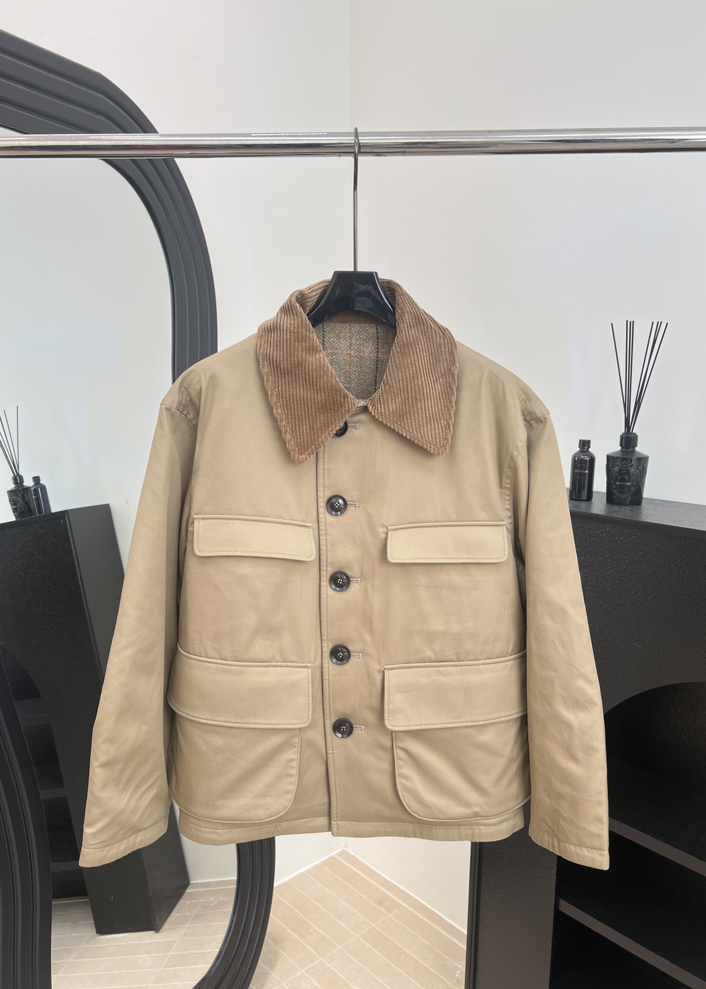NO:605307,45R Autumn and Winter New Style Custom-woven double-sided plaid wool jacket with corduroy lapels. On the one hand, it is very densely woven with hydrophobic elasticity and luster. On the other hand, it is customized wool. Casual fit. Size S M L,,jackets & coats,jackets & coats,alexander wang1986090945R 秋冬新款 定织双面格纹羊毛夹克外套、灯芯绒翻领、一方面是编织得非常密集具有憎水弹性和光泽、另一种是羊毛定制、休闲版型 码数S M L,,jackets & coats,jackets & coats,alexander wang,Women's clothing