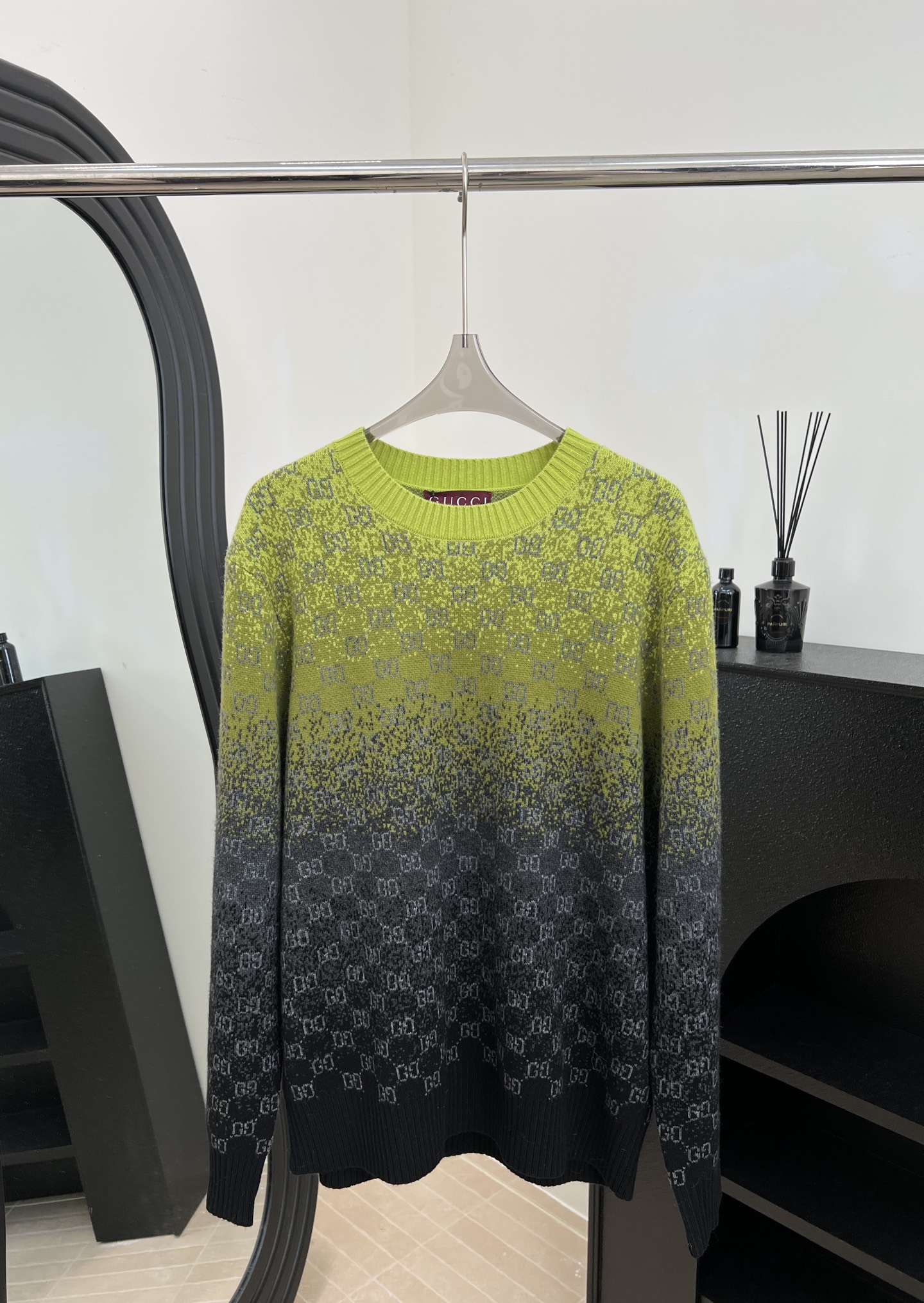 NO:606110,Gucci's new autumn and winter gradient jacquard knitted sweater, made of custom blended wool fabric, gradient color with all-over double G logo, classic round neckline, casual fit, same size for men and women, size S M L,,gucci,sweaters,alexander wang19860909Gucci 秋冬新款 渐变提花针织毛衣、采用定制混纺羊毛面料、渐变色彩搭配满印双G标识、领口采用经典圆领、休闲版型,男女同款 码数S M L,,gucci,sweaters,alexander wang,Women's clothing