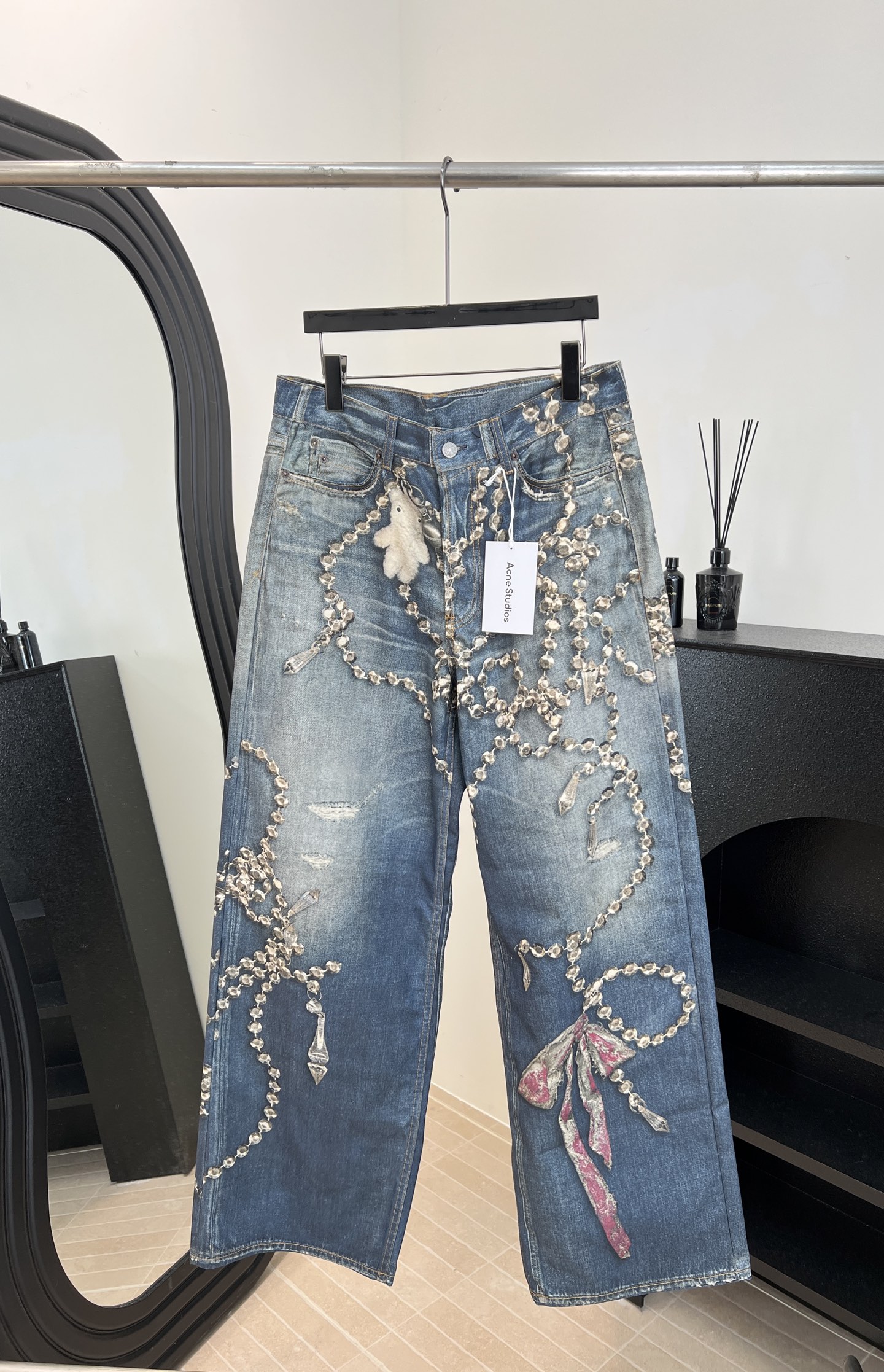 NO:623158,Acne Studios autumn and winter new 3D printed chain jeans, made of distressed denim, with diamond chain, bow and bear doll prints, wide-leg version, size XXS XS S M L XL,,acne studios,dior,jeans,alexander wang19860909Acne Studios 秋冬新款 3D打印链条牛仔裤、采用做旧牛仔布、裤身有碎钻链条、蝴蝶结和小熊玩偶印花、阔腿版型 码数XXS XS S M L XL,,acne studios,dior,jeans,alexander wang,Women's clothing