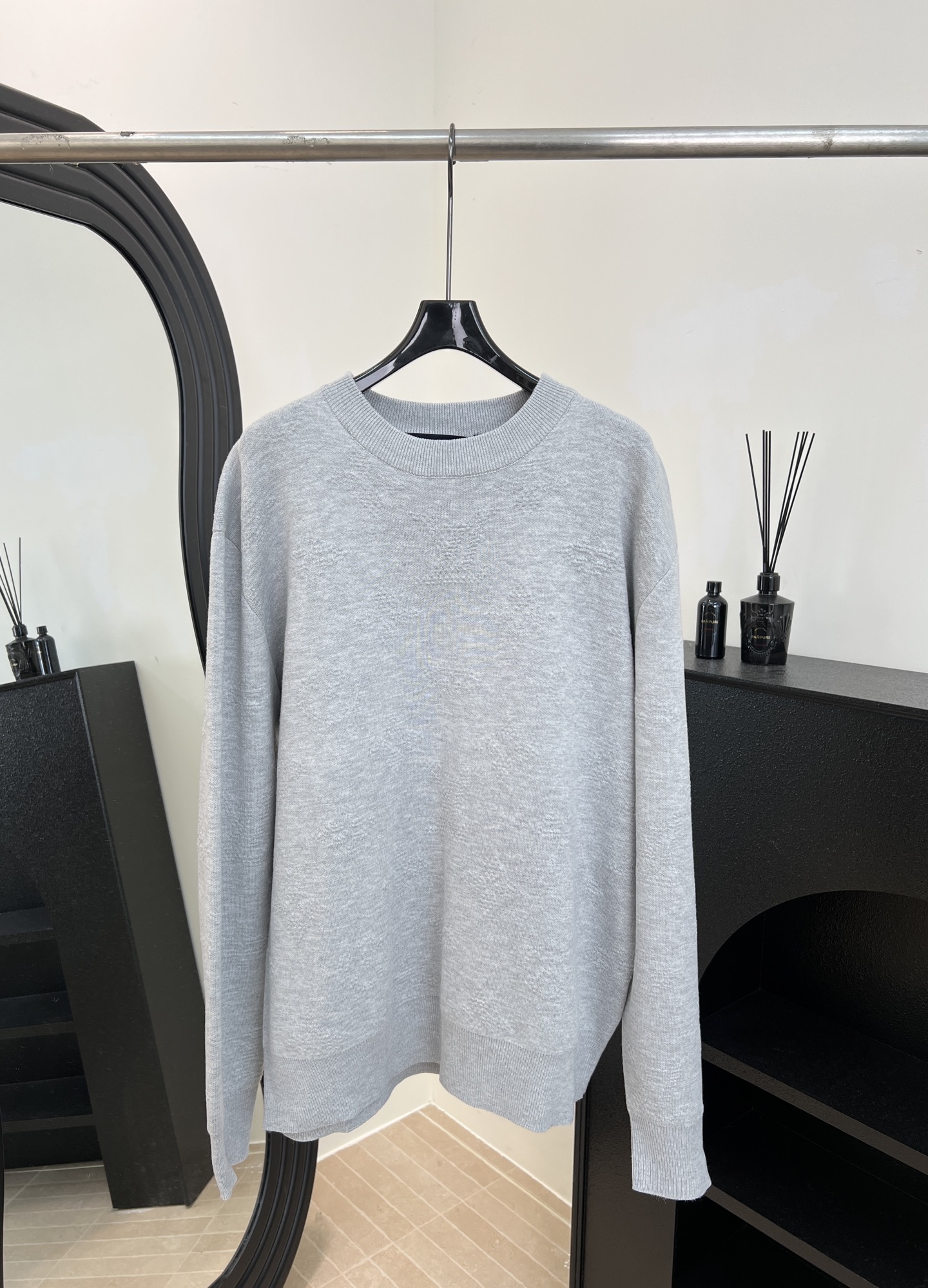 NO:623174,LouisVuitton Louis' new autumn and winter dark pattern printed knitted sweatshirt, soft cotton fabric, Monogram floral jacquard, leather brand logo on the back, loose fit, size S M L XL,,louis vuitton,louis vuitton,hoodie,sweatshirts,alexander wang19860909LouisVuitton 路易 秋冬新款 暗纹印花针织卫衣、柔软棉质面料、Monogram花卉提花、后面有皮牌标志、宽松版型 码数S M L XL,,louis vuitton,louis vuitton,hoodie,sweatshirts,alexander wang,Women's clothing