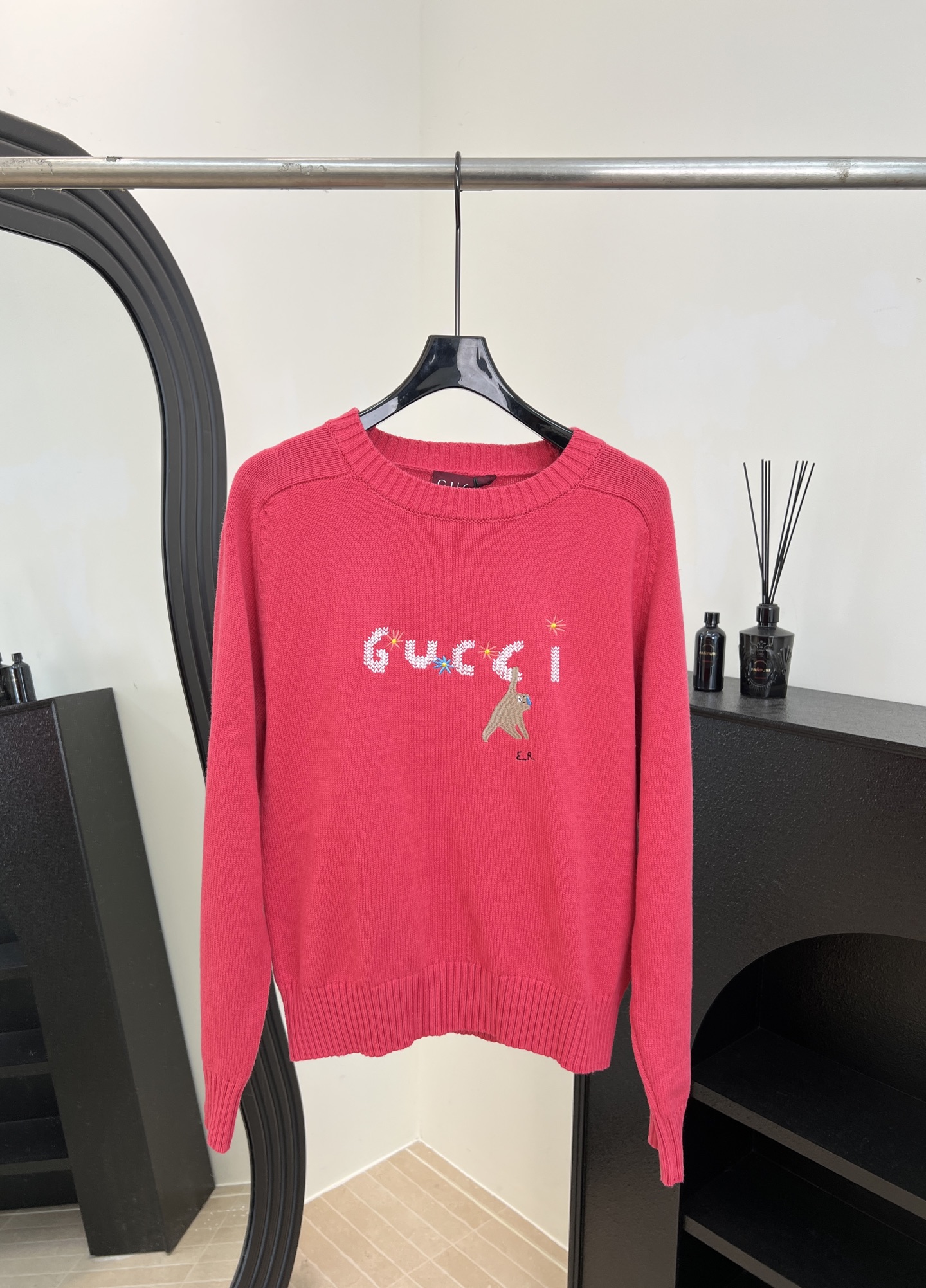 NO:608804,Gucci's new autumn and winter embroidered crochet crew neck sweater, letter logo and car pattern, threaded cuffs and hem are all exquisite, casual fit, size S M L,,gucci,sweaters,alexander wang19860909Gucci 秋冬新款 刺绣钩花圆领毛衣、字母徽标和小车图案、螺纹收口袖口下摆都很精致、休闲版型 码数S M L,,gucci,sweaters,alexander wang,Women's clothing