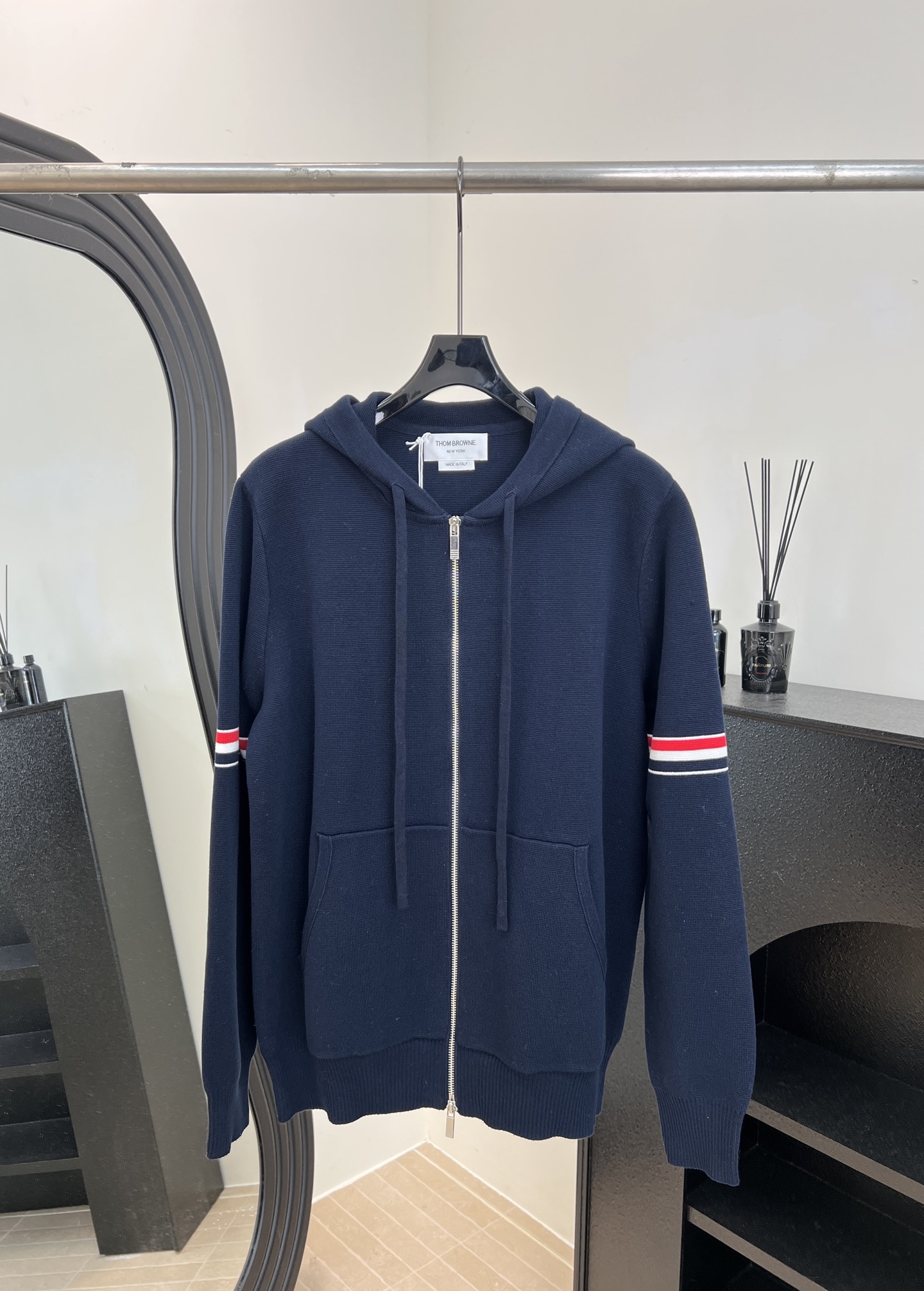 NO:623179,Thom Browne TB new autumn and winter knitted hooded cardigan, three-color stripes on cuffs + double zipper pullers, raglan sleeve design, casual fit, same style for men and women, size S M L XL,,hats,alexander wang19860909Thom Browne TB 秋冬新款 针织连帽开衫、袖口三色条纹+双拉链头、插肩袖设计、休闲版型 、男女同款 码数S M L XL,,hats,alexander wang,Women's clothing