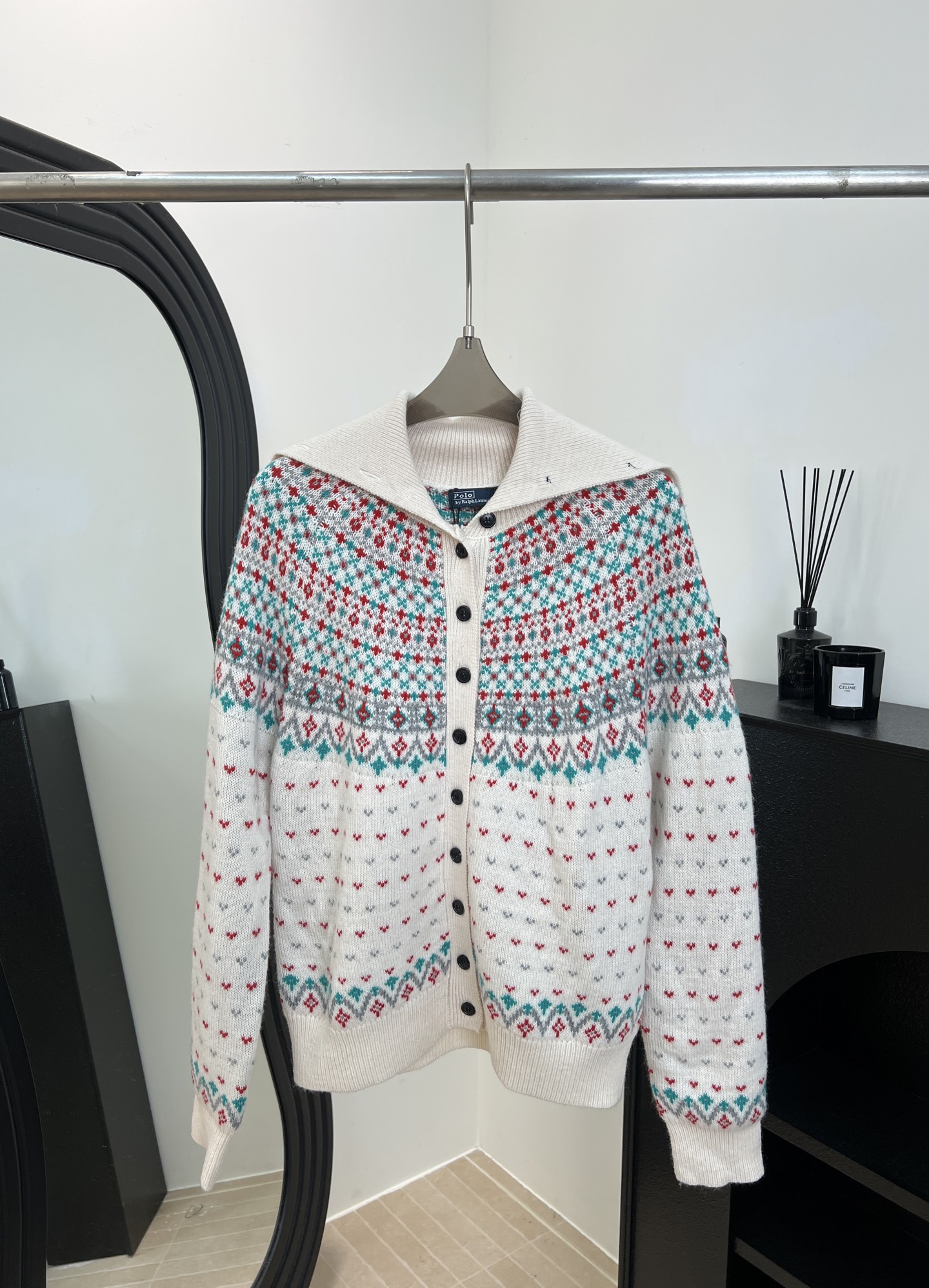 NO:623212,Ralph Lauren Fall/Winter new style Fair Isle wool cardigan, classic jacquard design, red and green geometric pattern, wool blend fabric, large lapel + button placket, casual fit, size S M L,, loro piana, alexander wang19860909Ralph Lauren 拉夫劳伦 秋冬新款 费尔岛羊毛开衫、经典提花设计、配红绿几何花纹、羊毛混纺面料、大翻领+纽扣开襟、休闲版型 码数S M L,,loro piana,alexander wang,Women's clothing