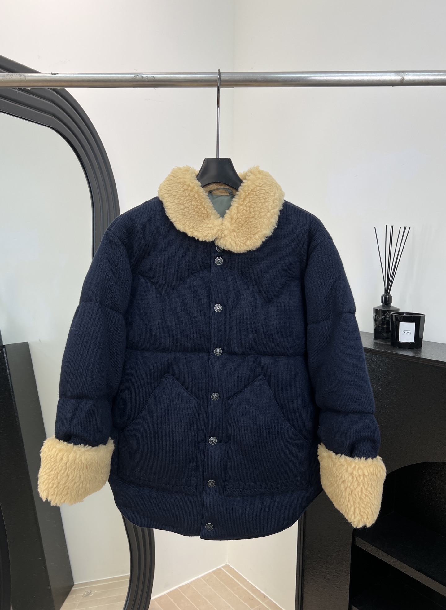 NO:623202,45R new autumn and winter style wool contrast collar sheep wool cotton jacket, made of knitted cotton + sheep wool splicing, lambswool collar and cuffs are super soft, the fabric after washing is softer, casual fit size SML,,jackets & coats,alexander wang1986090945R 秋冬新款 羊毛撞色领绵羊毛毛织棉服外套、采用针织棉+绵羊毛拼接、羊羔毛领和袖口超柔软、洗水后的织片更加柔软、休闲版型 码数SML,,jackets & coats,alexander wang,Women's clothing