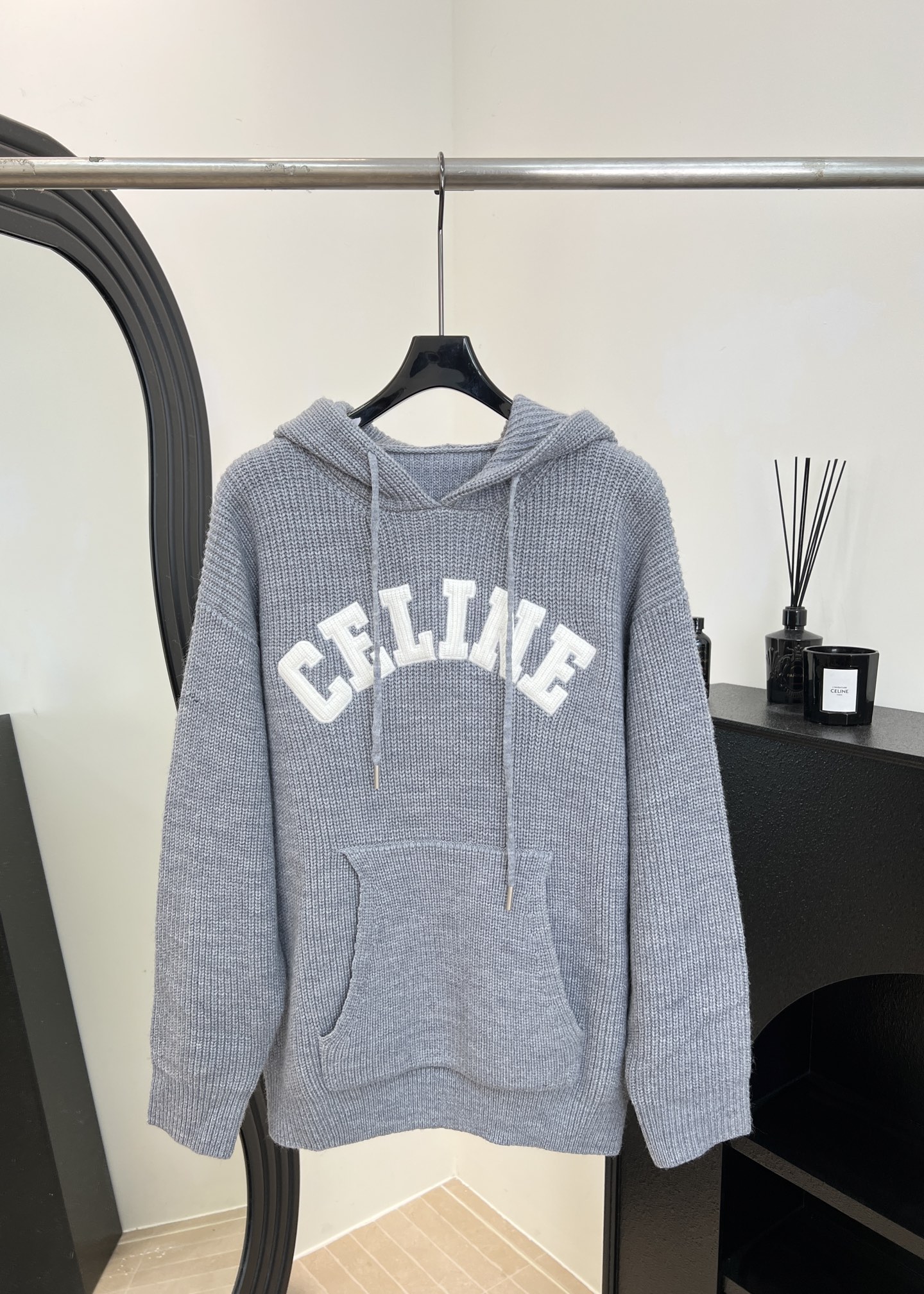 NO:588645,Celine's new autumn and winter style gray hooded knitted sweatshirt, CELINE letter embroidery on the front, drawstring hood + front kangaroo pocket, casual fit, size S M L,,celine,hoodie,sweatshirts,hats,alexander wang19860909Celine 秋冬新款 灰色连帽针织卫衣、正面CELINE字母刺绣、抽绳连帽+前置袋鼠口袋、休闲版型 码数S M L,,celine,hoodie,sweatshirts,hats,alexander wang,Women's clothing