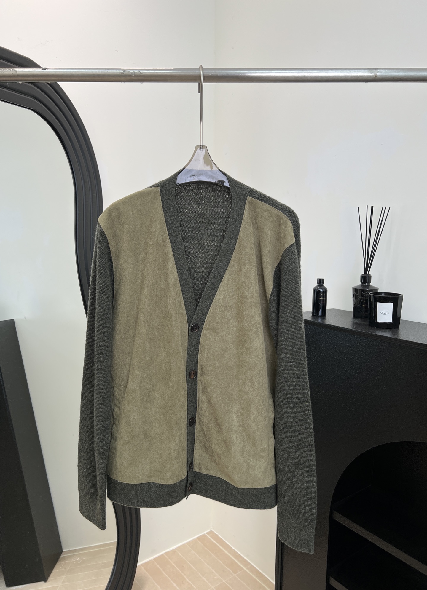 NO:629140,Loro Piana LP autumn and winter new style suede spliced ​​knitted cardigan, suede soft and textured lining cashmere blend, V-neck + single-breasted, casual fit size S M L,,loro piana,loro piana,chamois leather,alexander wang19860909Loro Piana LP 秋冬新款 麂皮拼接针织开衫、麂皮柔软有质感内衬羊绒混纺、V领+单排扣、休闲版型 码数S M L,,loro piana,loro piana,chamois leather,alexander wang,Women's clothing