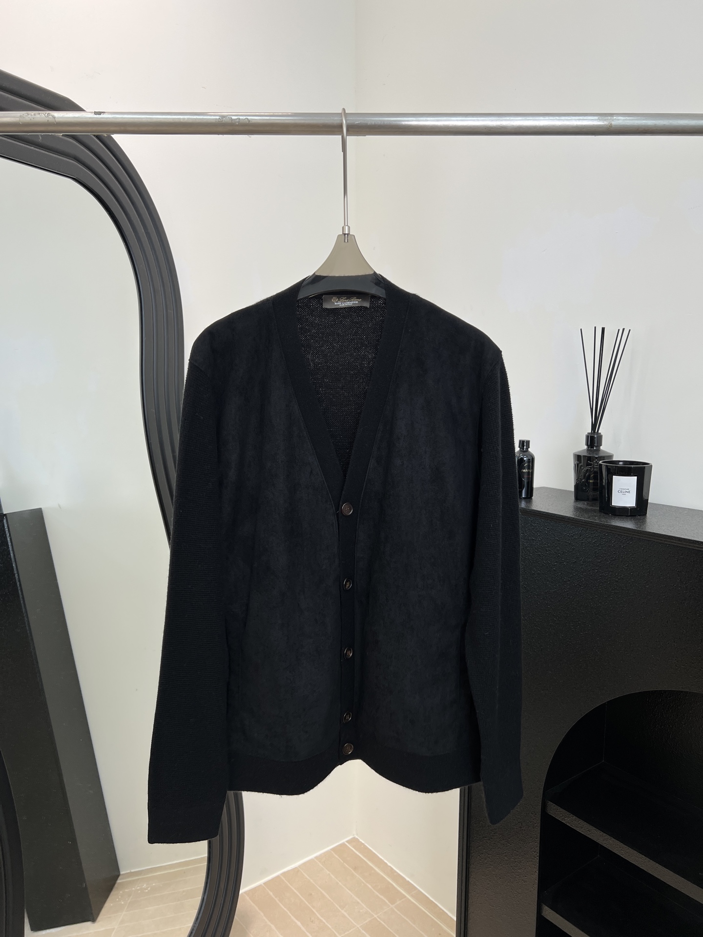 NO:591475,Loro Piana LP autumn and winter new style suede spliced ​​knitted cardigan, suede soft and textured lining cashmere blend, V-neck + single-breasted, casual fit size S M L,,loro piana,loro piana,chamois leather,alexander wang19860909Loro Piana LP 秋冬新款 麂皮拼接针织开衫、麂皮柔软有质感内衬羊绒混纺、V领+单排扣、休闲版型 码数S M L,,loro piana,loro piana,chamois leather,alexander wang,Women's clothing